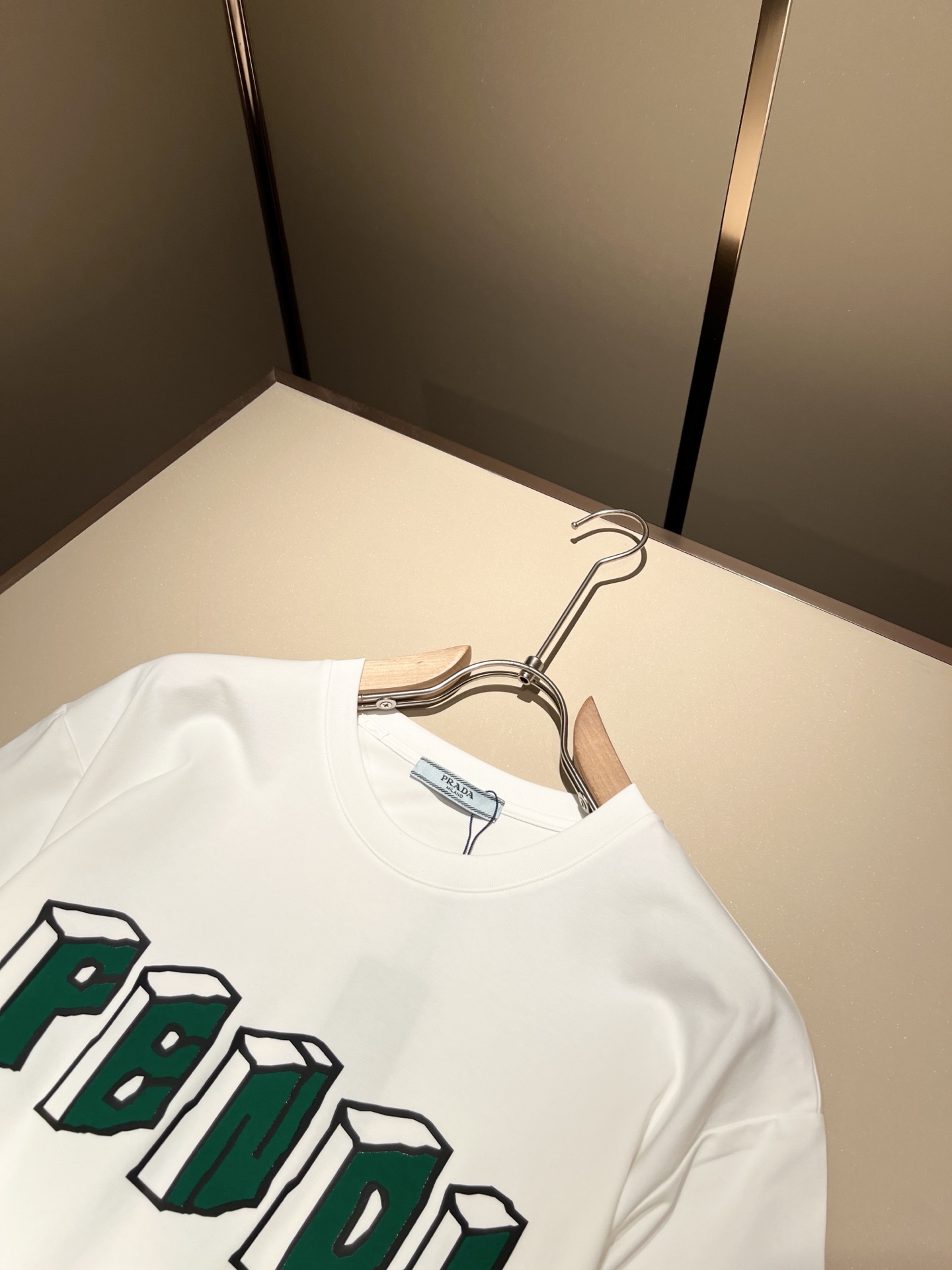   FEN*I 芬*迪2025春夏新款FD家族FF男女同款👫短袖T恤，男女同款👫百搭极简短袖。意大利原厂