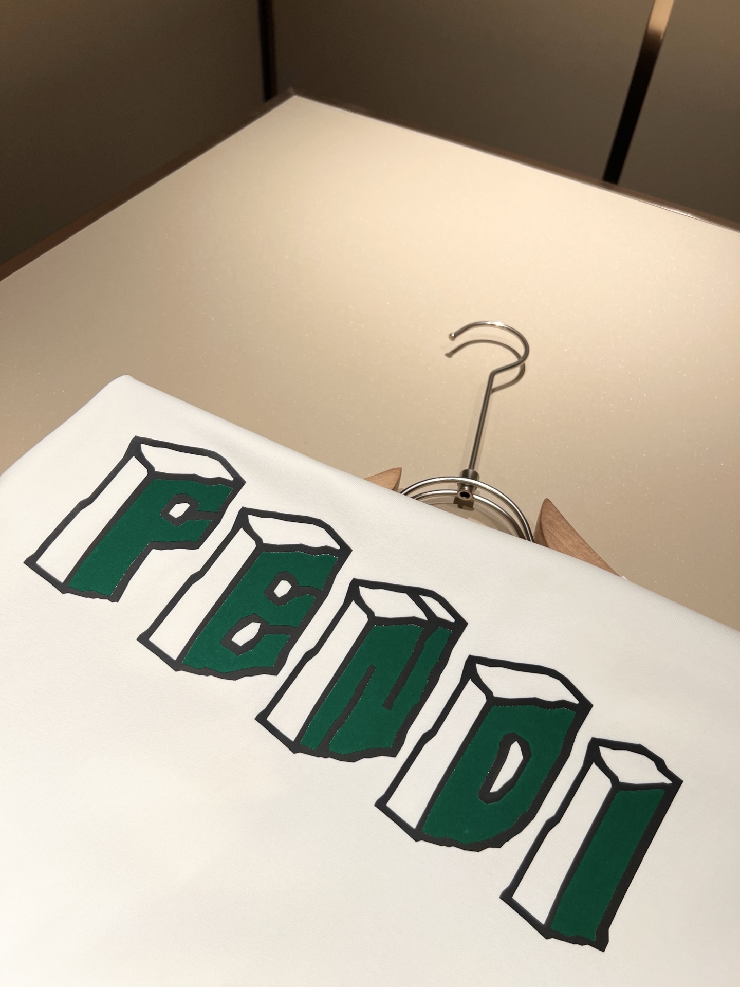   FEN*I 芬*迪2025春夏新款FD家族FF男女同款👫短袖T恤，男女同款👫百搭极简短袖。意大利原厂