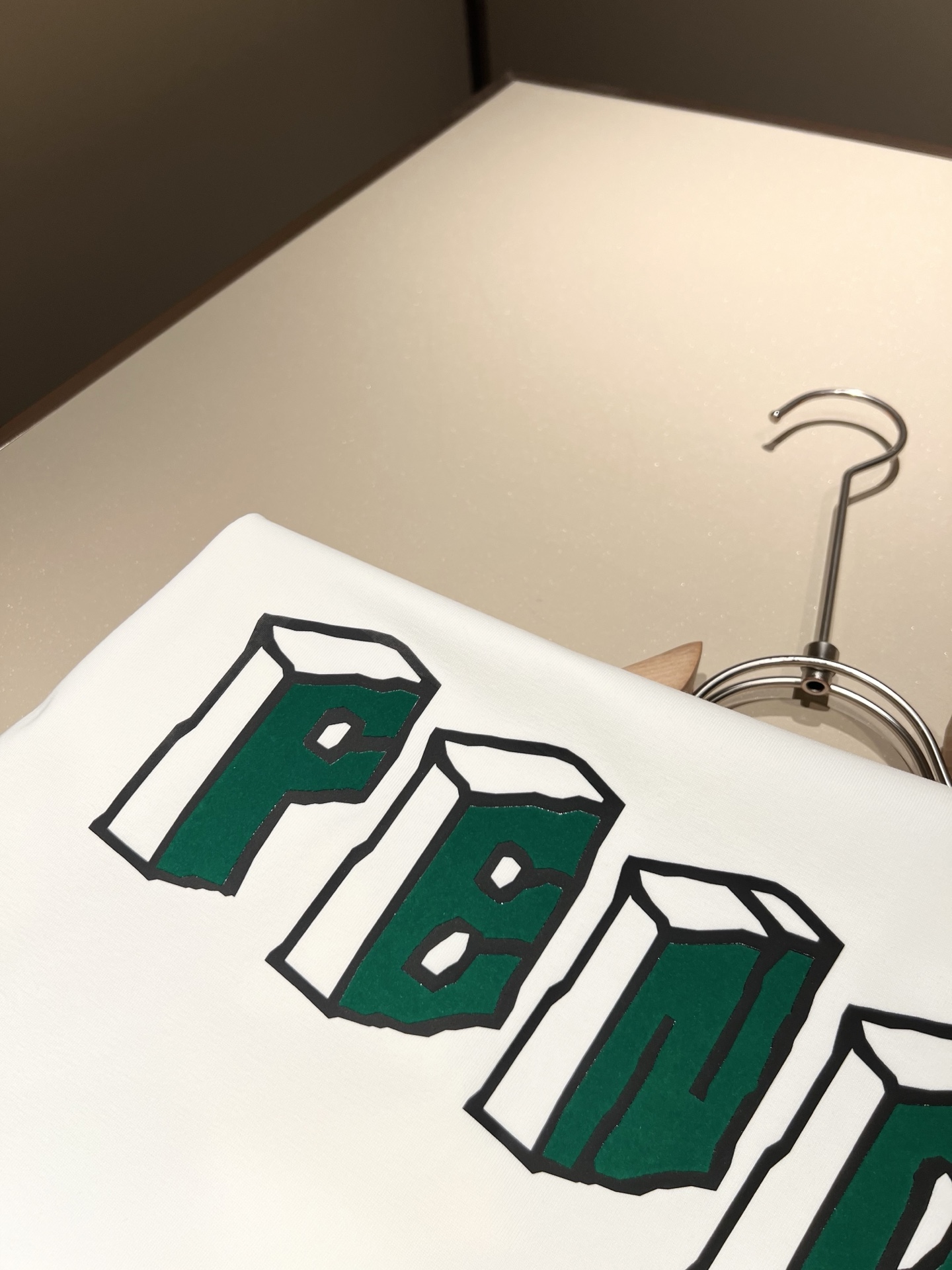   FEN*I 芬*迪2025春夏新款FD家族FF男女同款👫短袖T恤，男女同款👫百搭极简短袖。意大利原厂