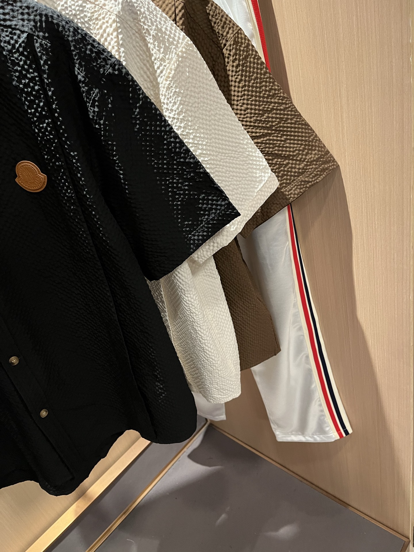  MON蒙**口2025春夏新款男士原单男士长袖衬衣，贸易公司货，官网同步发售！此类型的基础单品是每季必