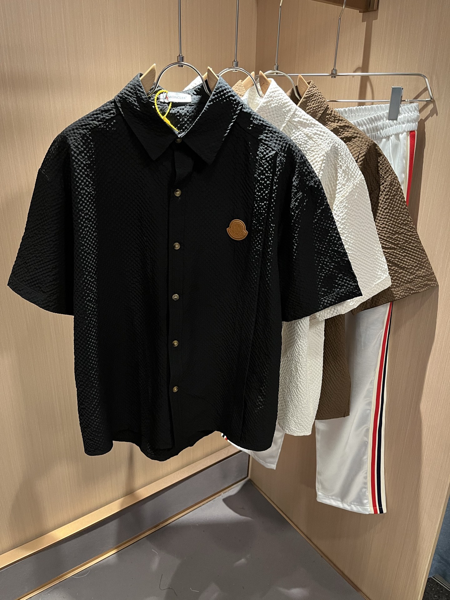  MON蒙**口2025春夏新款男士原单男士长袖衬衣，贸易公司货，官网同步发售！此类型的基础单品是每季必