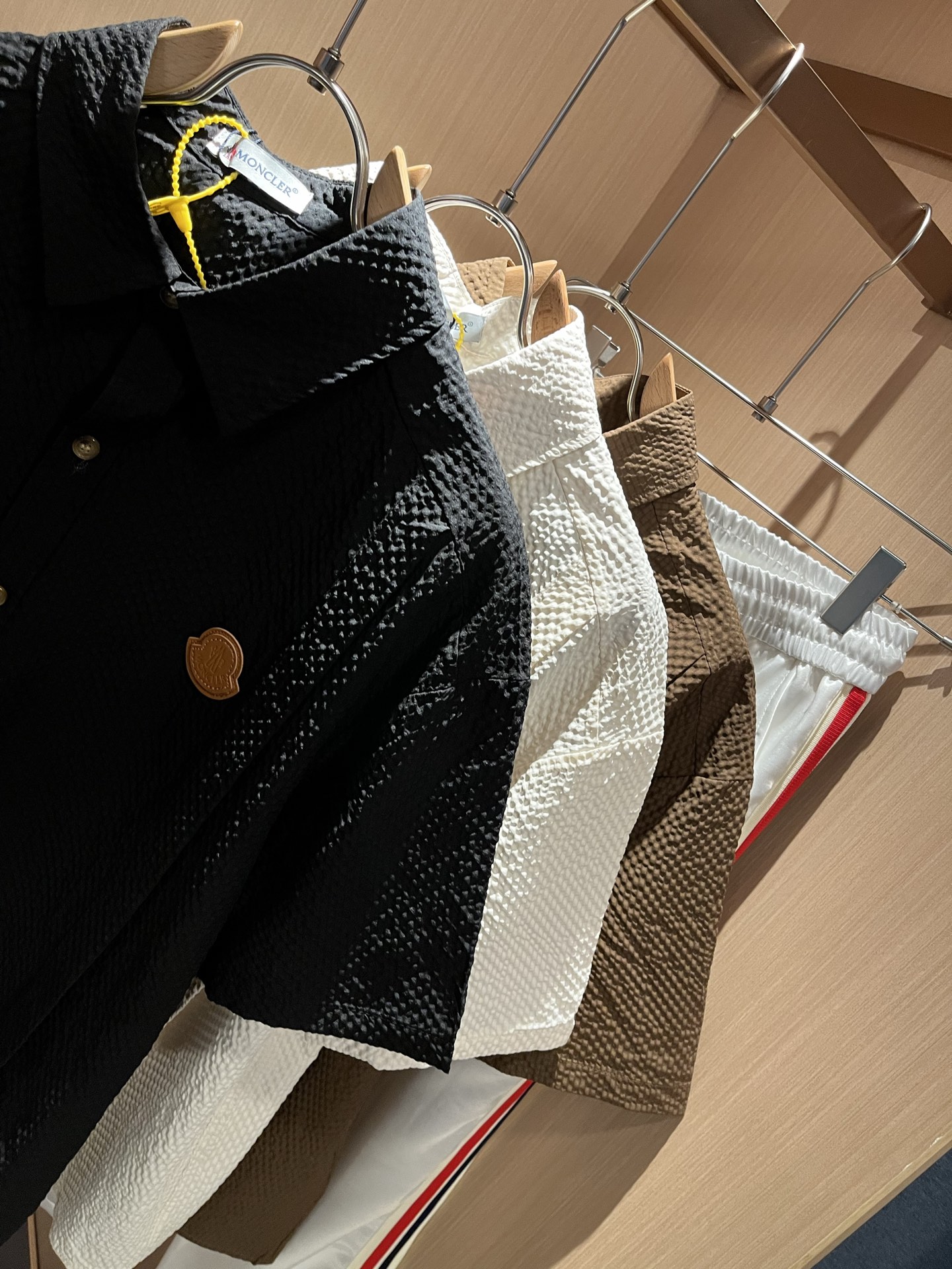  MON蒙**口2025春夏新款男士原单男士长袖衬衣，贸易公司货，官网同步发售！此类型的基础单品是每季必