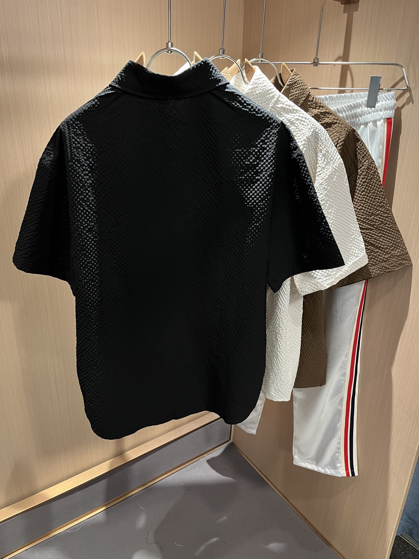  MON蒙**口2025春夏新款男士原单男士长袖衬衣，贸易公司货，官网同步发售！此类型的基础单品是每季必