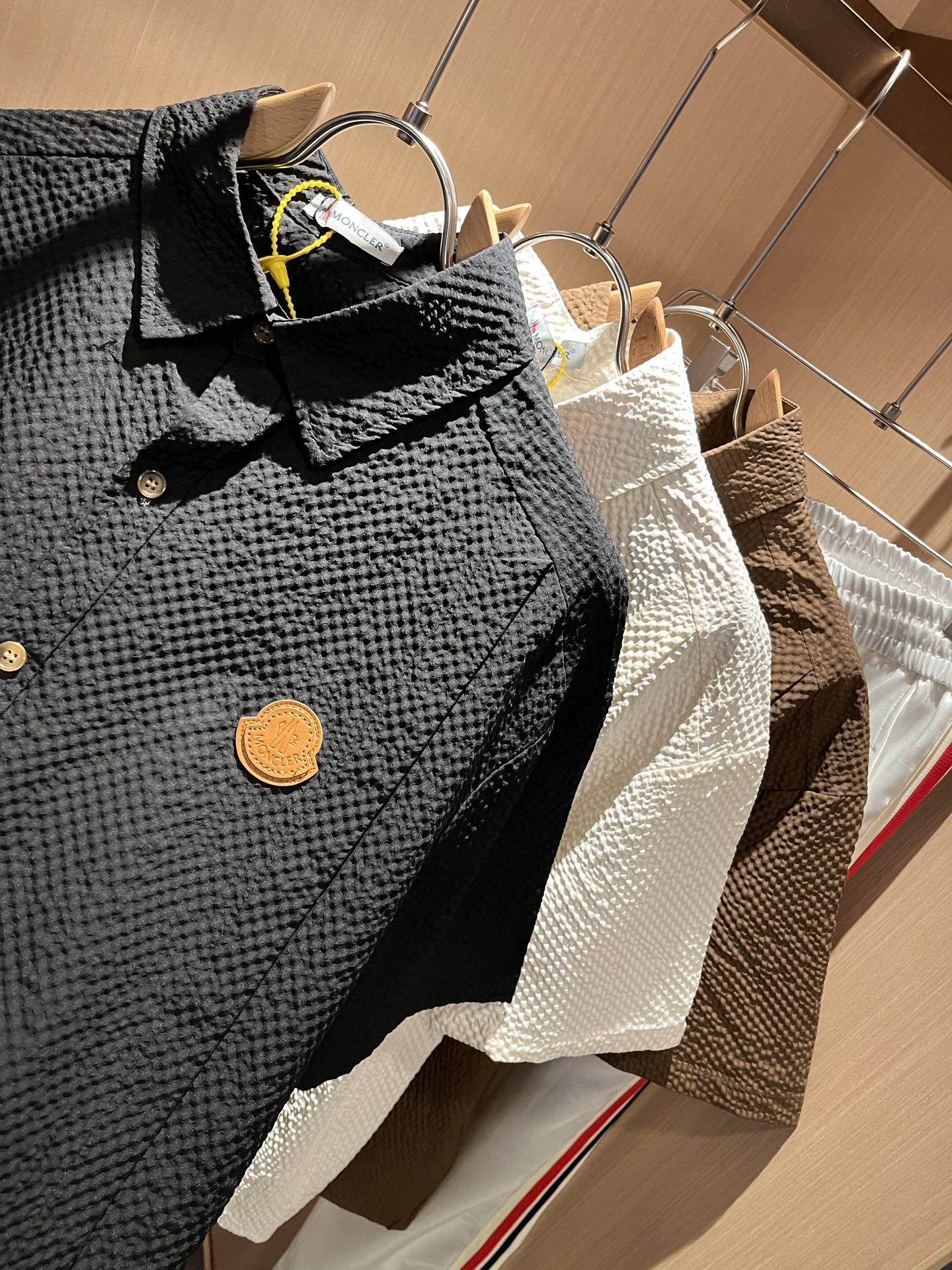  MON蒙**口2025春夏新款男士原单男士长袖衬衣，贸易公司货，官网同步发售！此类型的基础单品是每季必