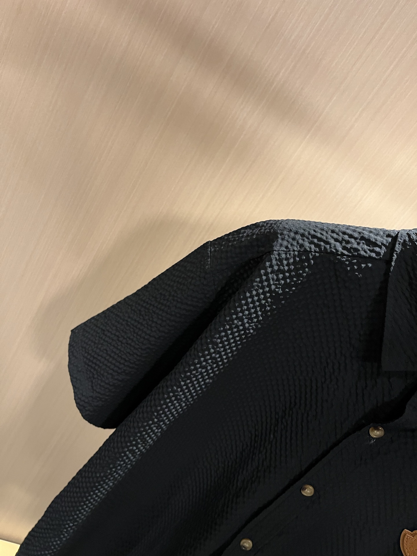  MON蒙**口2025春夏新款男士原单男士长袖衬衣，贸易公司货，官网同步发售！此类型的基础单品是每季必