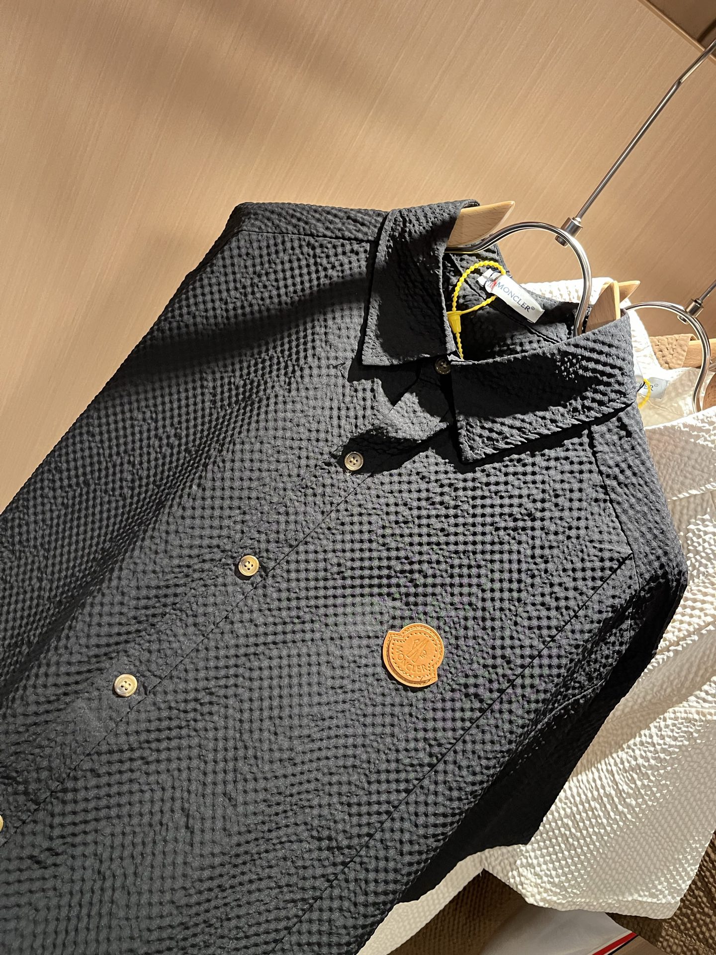  MON蒙**口2025春夏新款男士原单男士长袖衬衣，贸易公司货，官网同步发售！此类型的基础单品是每季必