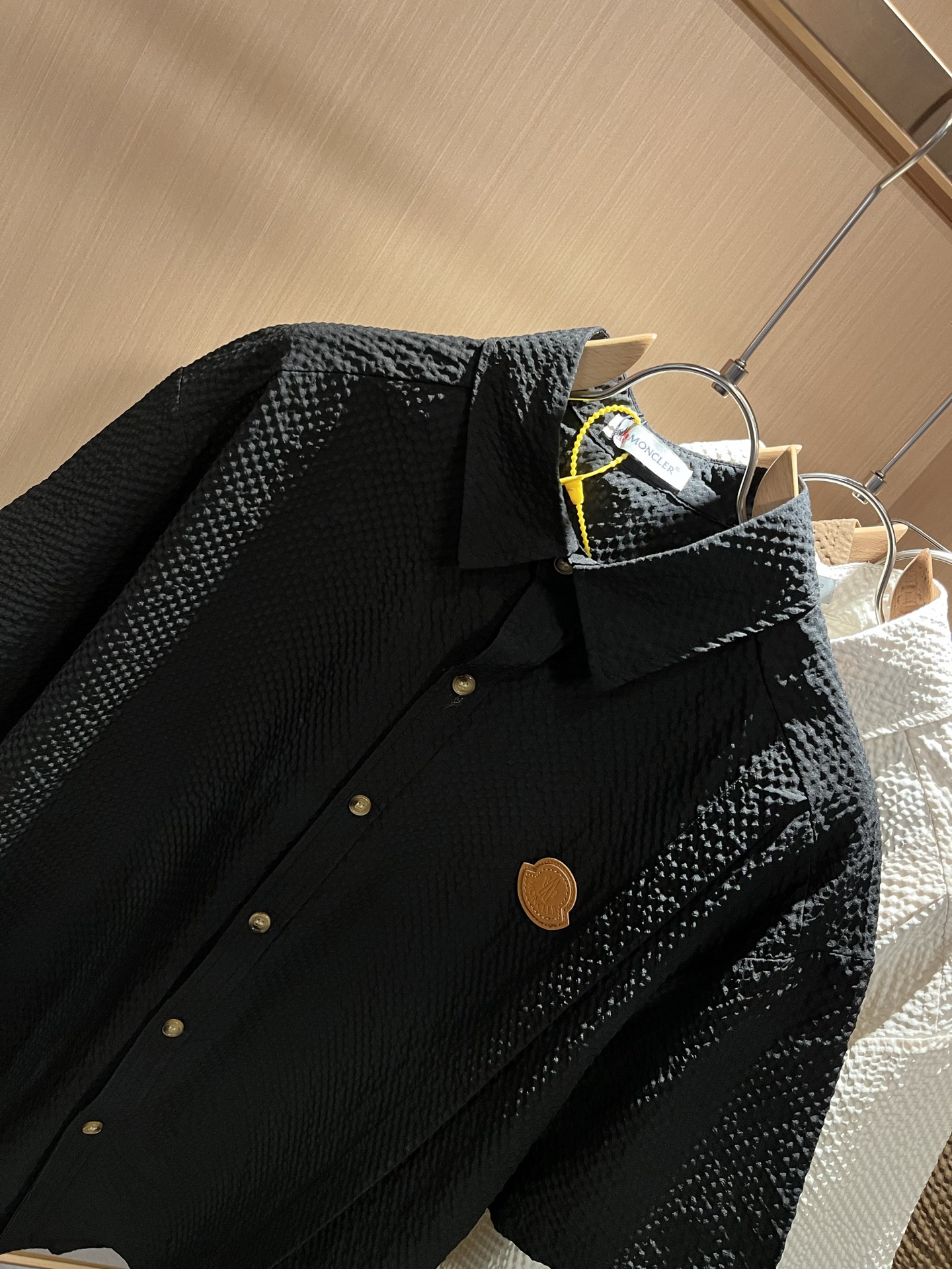  MON蒙**口2025春夏新款男士原单男士长袖衬衣，贸易公司货，官网同步发售！此类型的基础单品是每季必