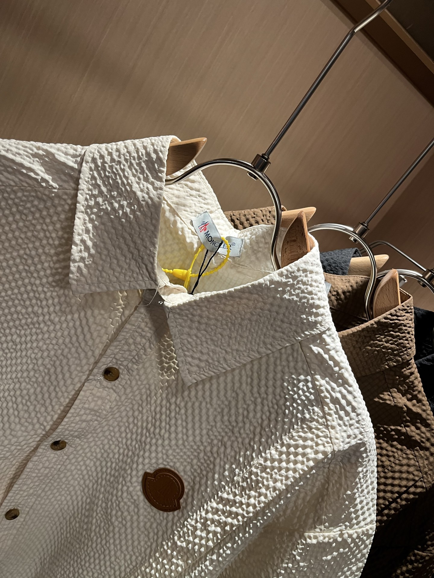  MON蒙**口2025春夏新款男士原单男士长袖衬衣，贸易公司货，官网同步发售！此类型的基础单品是每季必