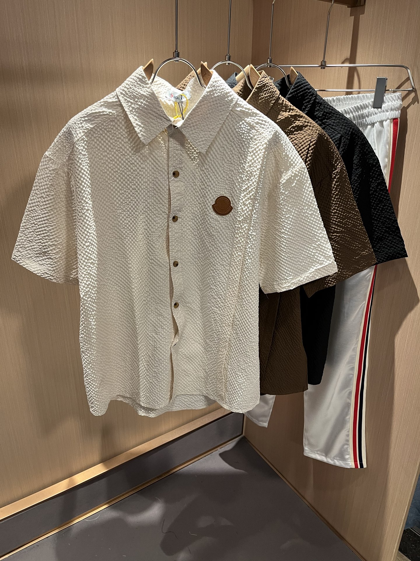  MON蒙**口2025春夏新款男士原单男士长袖衬衣，贸易公司货，官网同步发售！此类型的基础单品是每季必