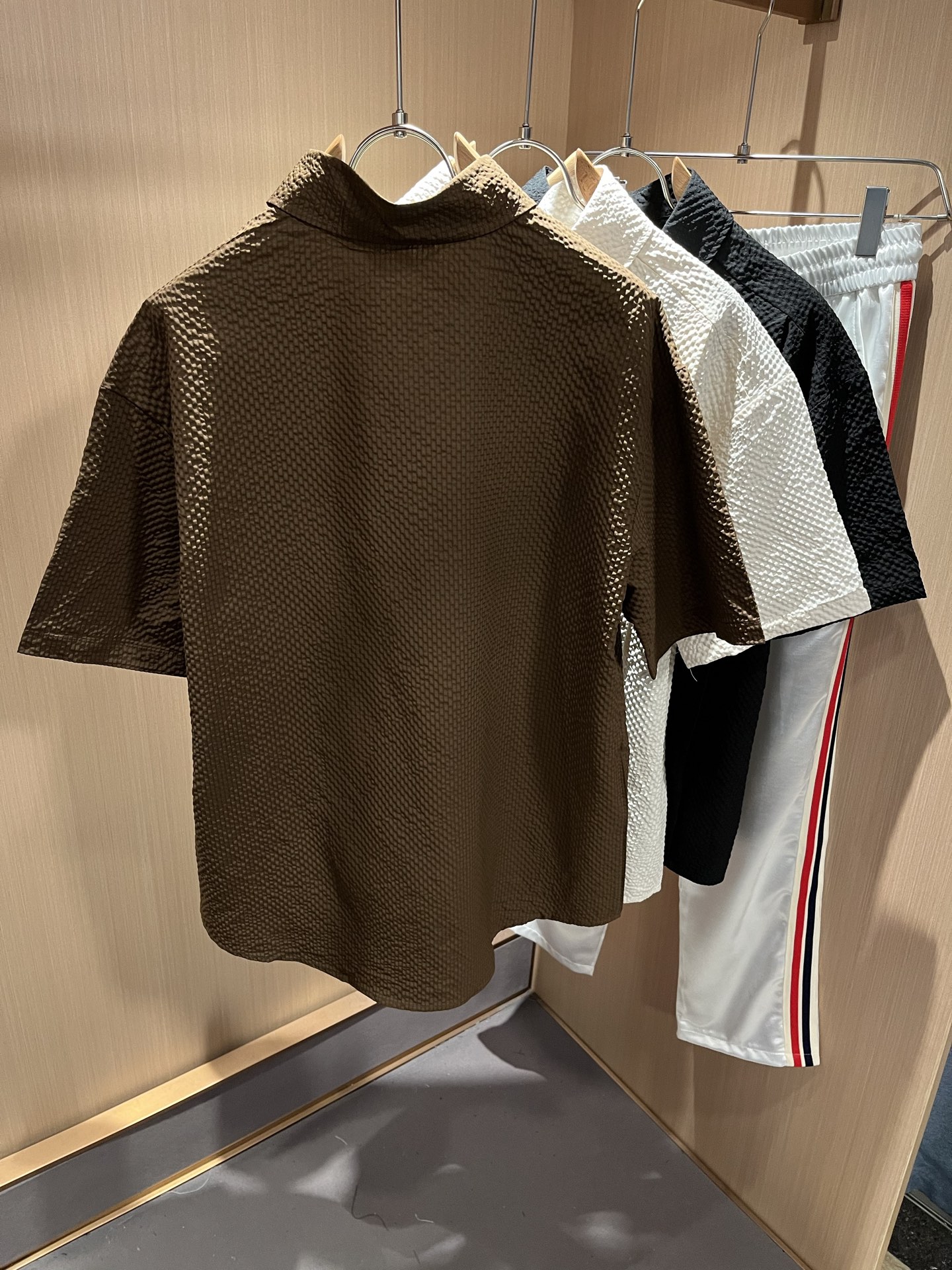  MON蒙**口2025春夏新款男士原单男士长袖衬衣，贸易公司货，官网同步发售！此类型的基础单品是每季必