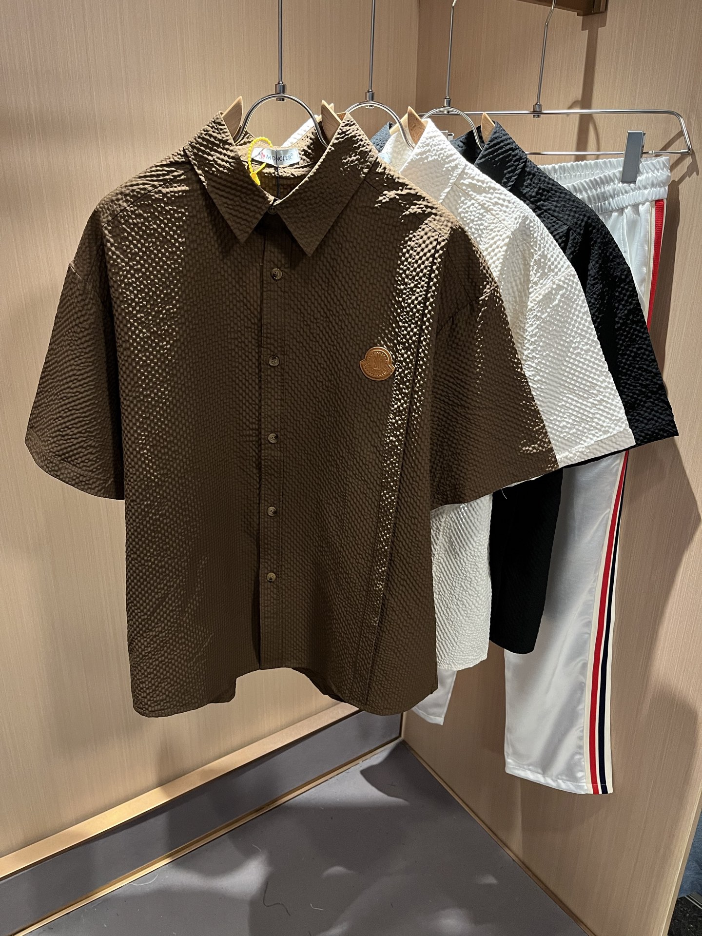  MON蒙**口2025春夏新款男士原单男士长袖衬衣，贸易公司货，官网同步发售！此类型的基础单品是每季必