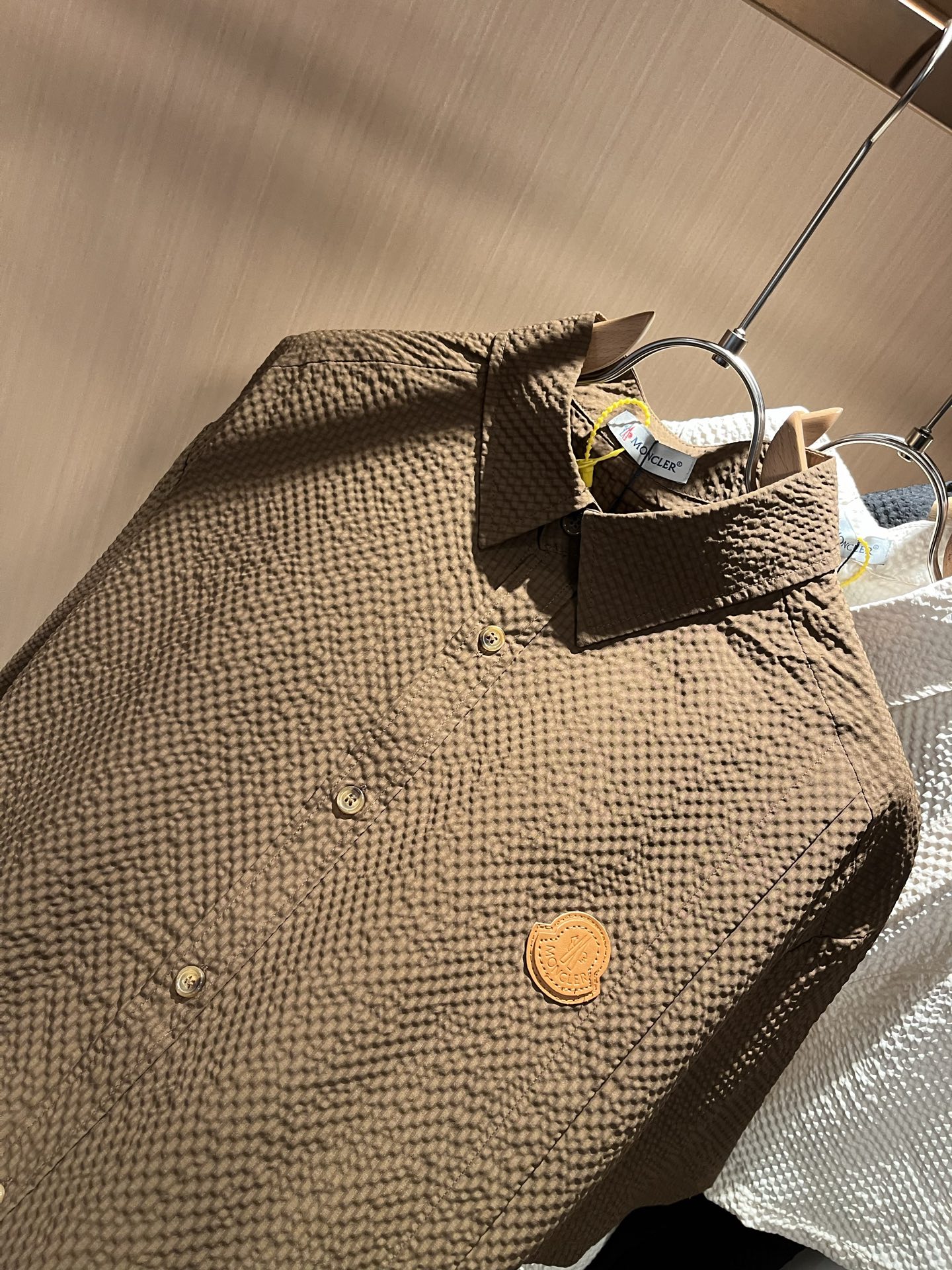  MON蒙**口2025春夏新款男士原单男士长袖衬衣，贸易公司货，官网同步发售！此类型的基础单品是每季必