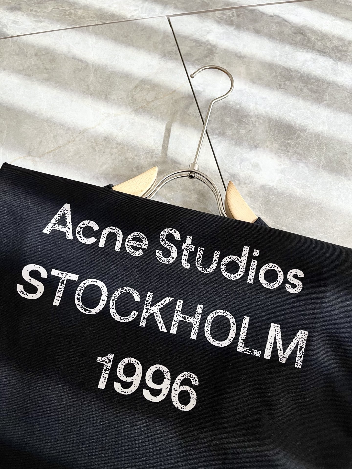   Acne Studi*os2025春夏新款男女同款👫短袖T恤，专柜同步发售！定制专属洗水纯棉面料，定
