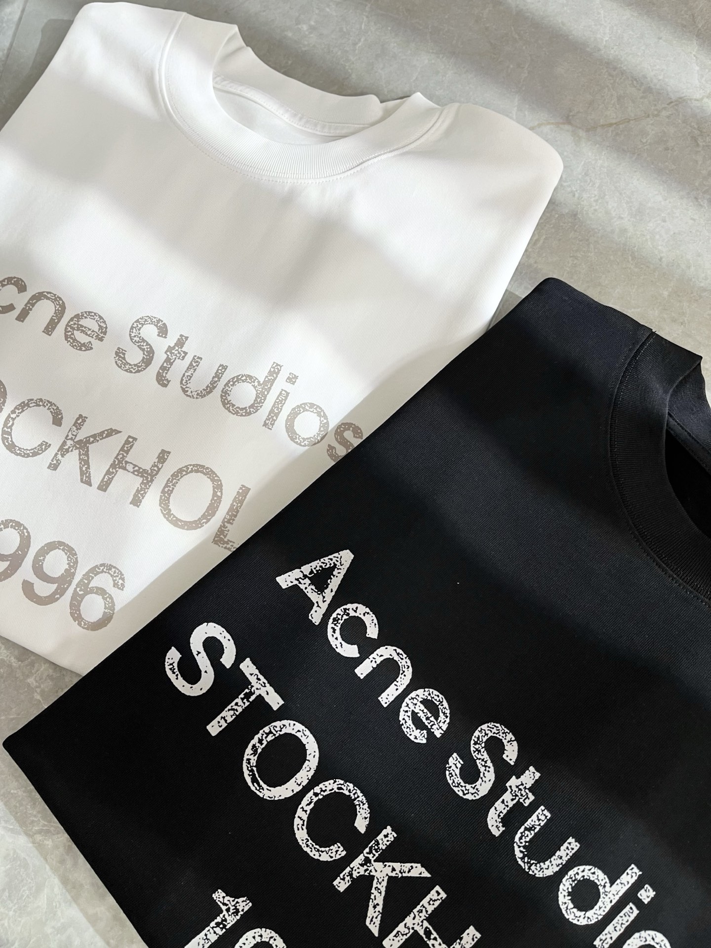   Acne Studi*os2025春夏新款男女同款👫短袖T恤，专柜同步发售！定制专属洗水纯棉面料，定