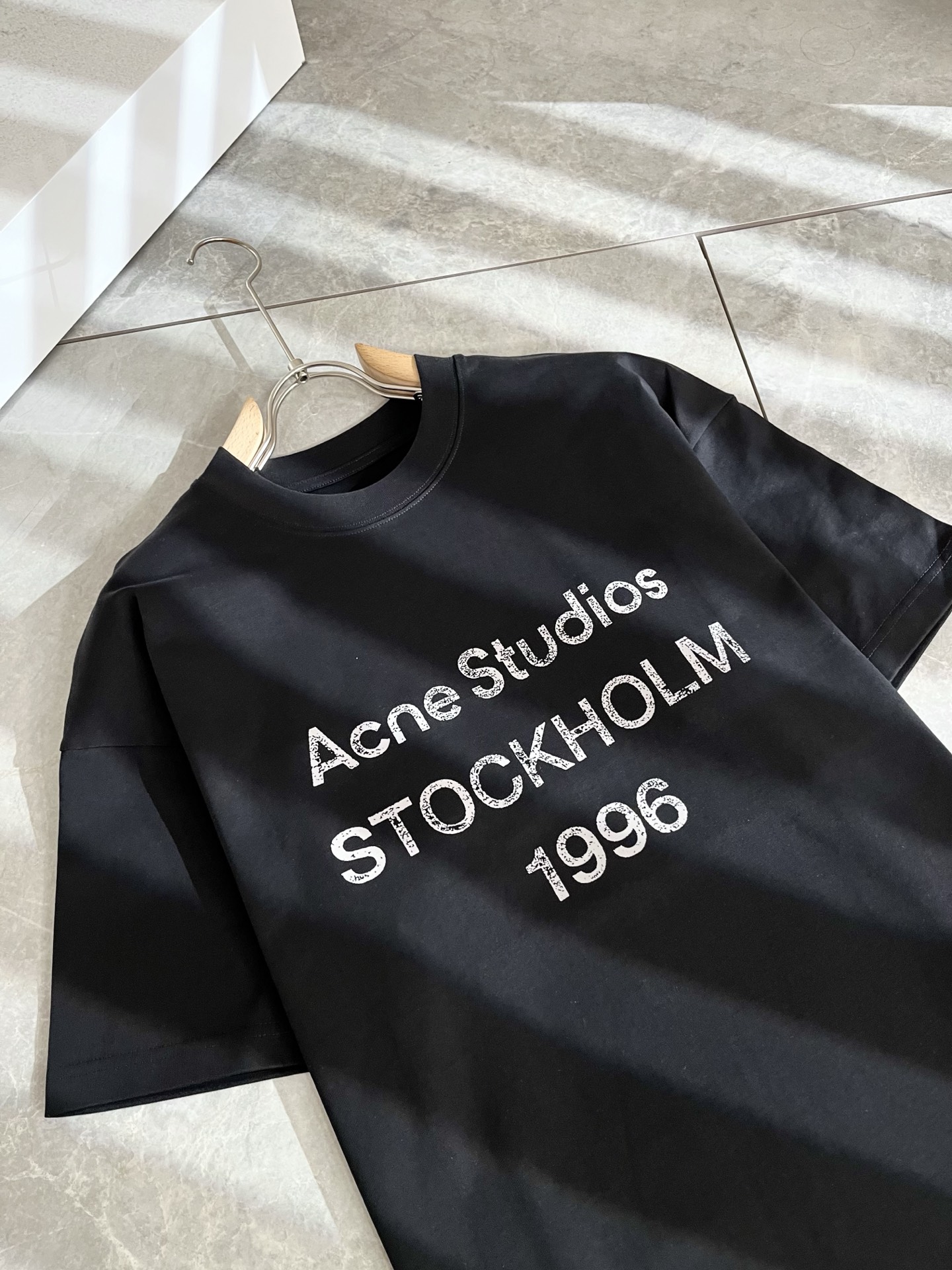   Acne Studi*os2025春夏新款男女同款👫短袖T恤，专柜同步发售！定制专属洗水纯棉面料，定