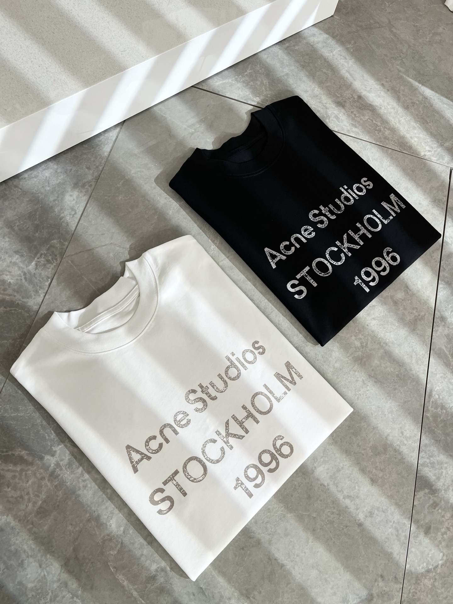   Acne Studi*os2025春夏新款男女同款👫短袖T恤，专柜同步发售！定制专属洗水纯棉面料，定
