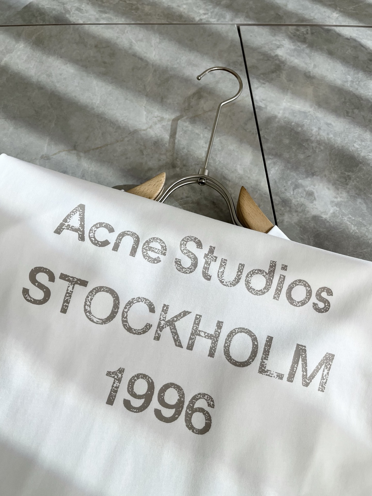   Acne Studi*os2025春夏新款男女同款👫短袖T恤，专柜同步发售！定制专属洗水纯棉面料，定