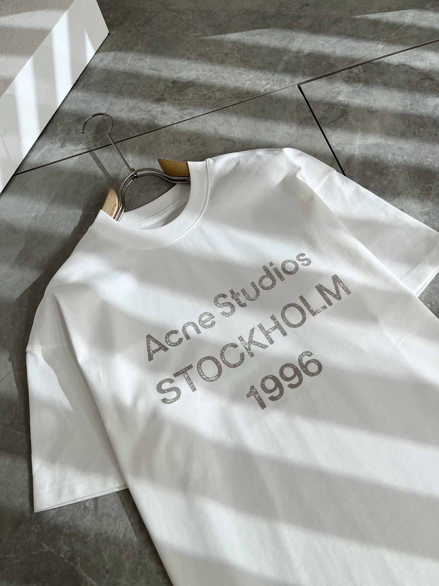   Acne Studi*os2025春夏新款男女同款👫短袖T恤，专柜同步发售！定制专属洗水纯棉面料，定