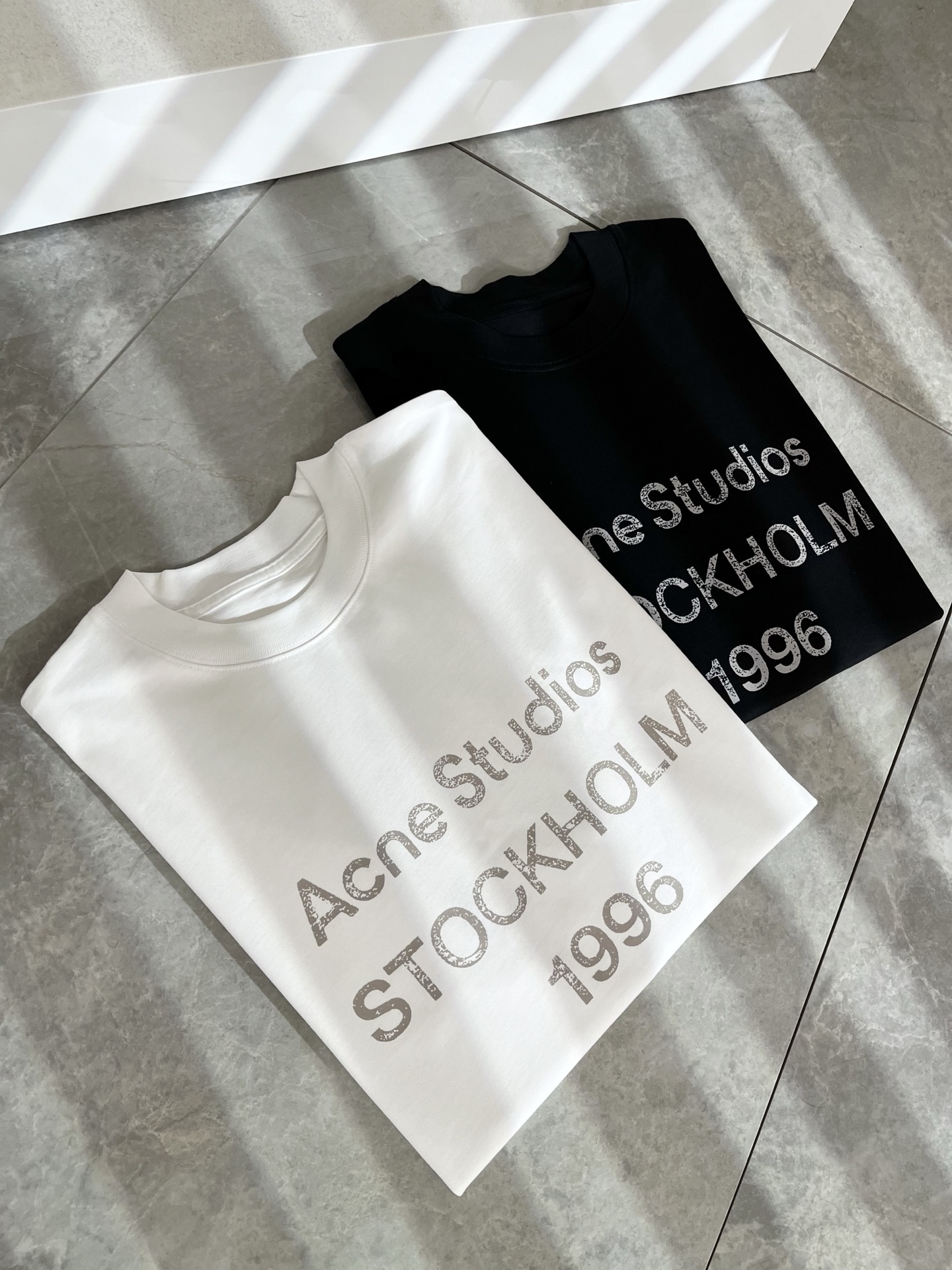   Acne Studi*os2025春夏新款男女同款👫短袖T恤，专柜同步发售！定制专属洗水纯棉面料，定
