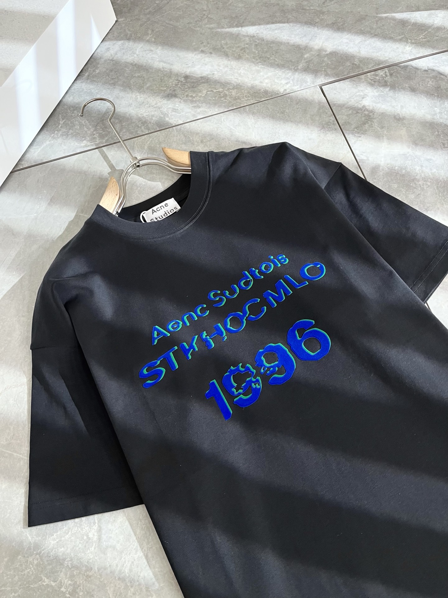   Acne Studi*os2025春夏新款男女同款👫短袖T恤，专柜同步发售！定制专属洗水纯棉面料，定