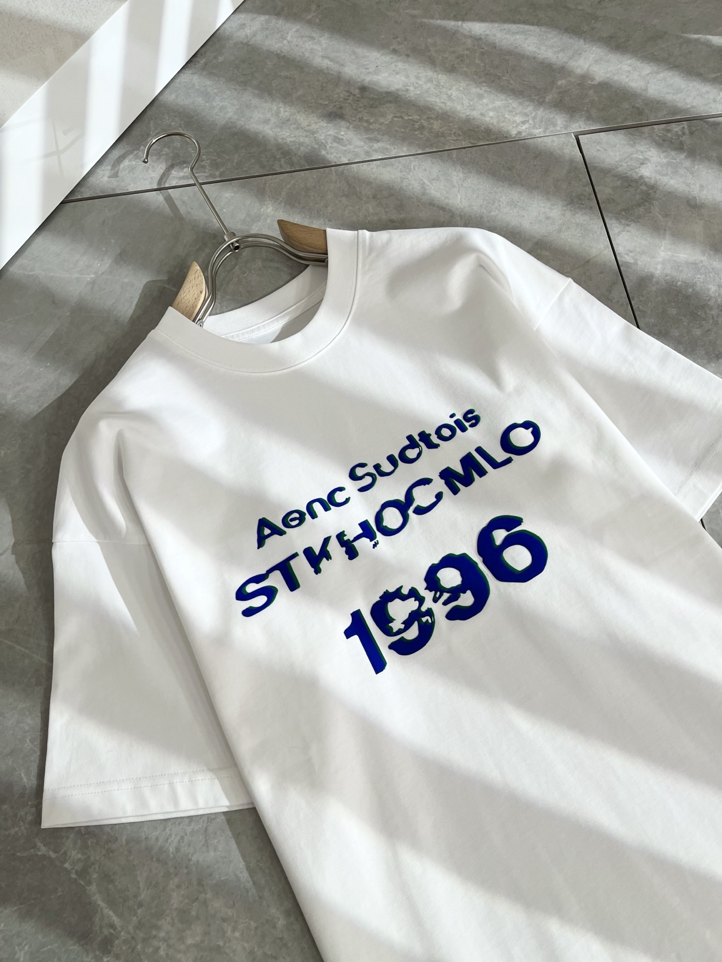   Acne Studi*os2025春夏新款男女同款👫短袖T恤，专柜同步发售！定制专属洗水纯棉面料，定