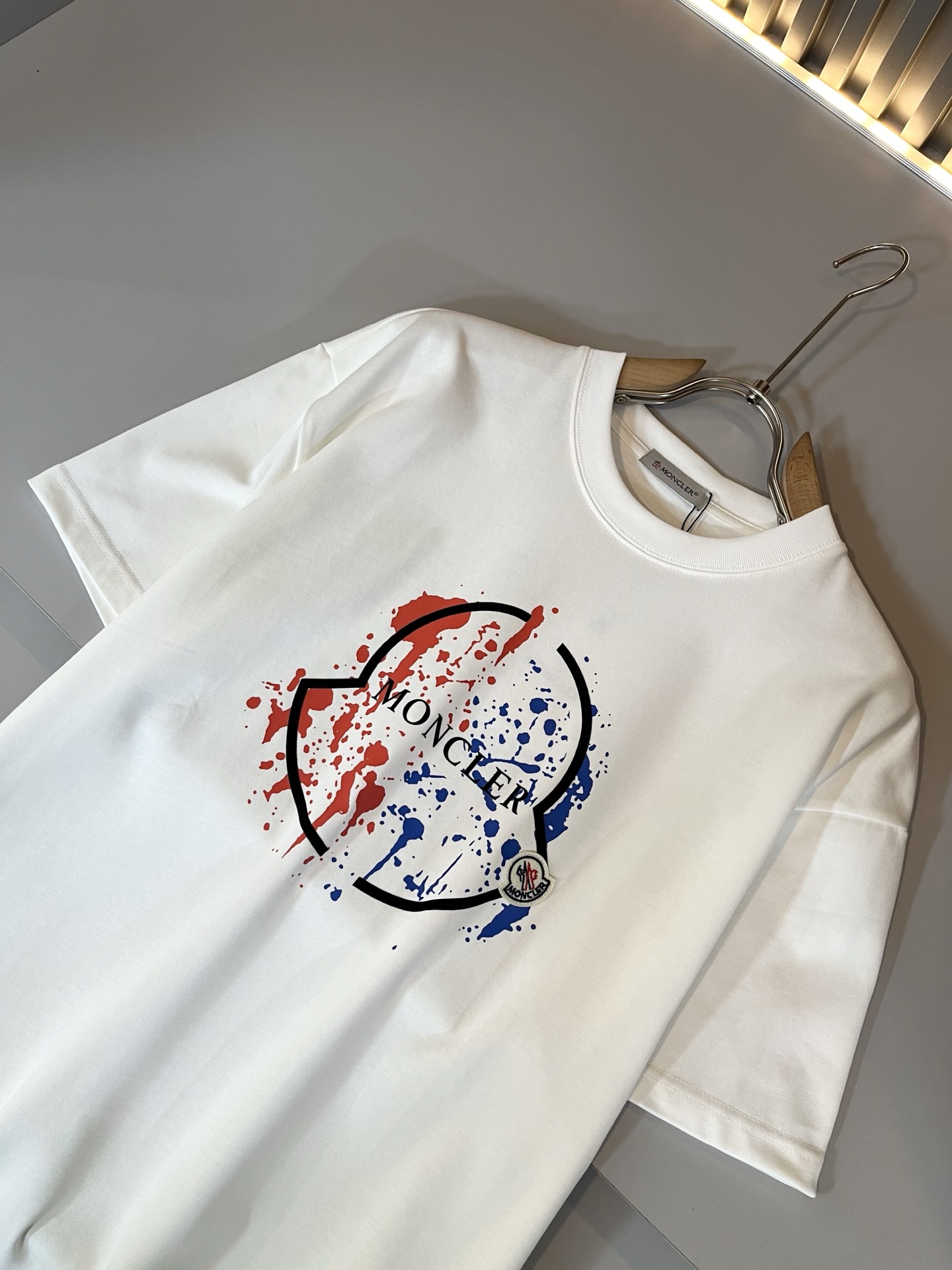   Moncler蒙家 2025春夏最新男女同款👫贸易订单短袖T恤，全品相！！网红款！采用logo图案印