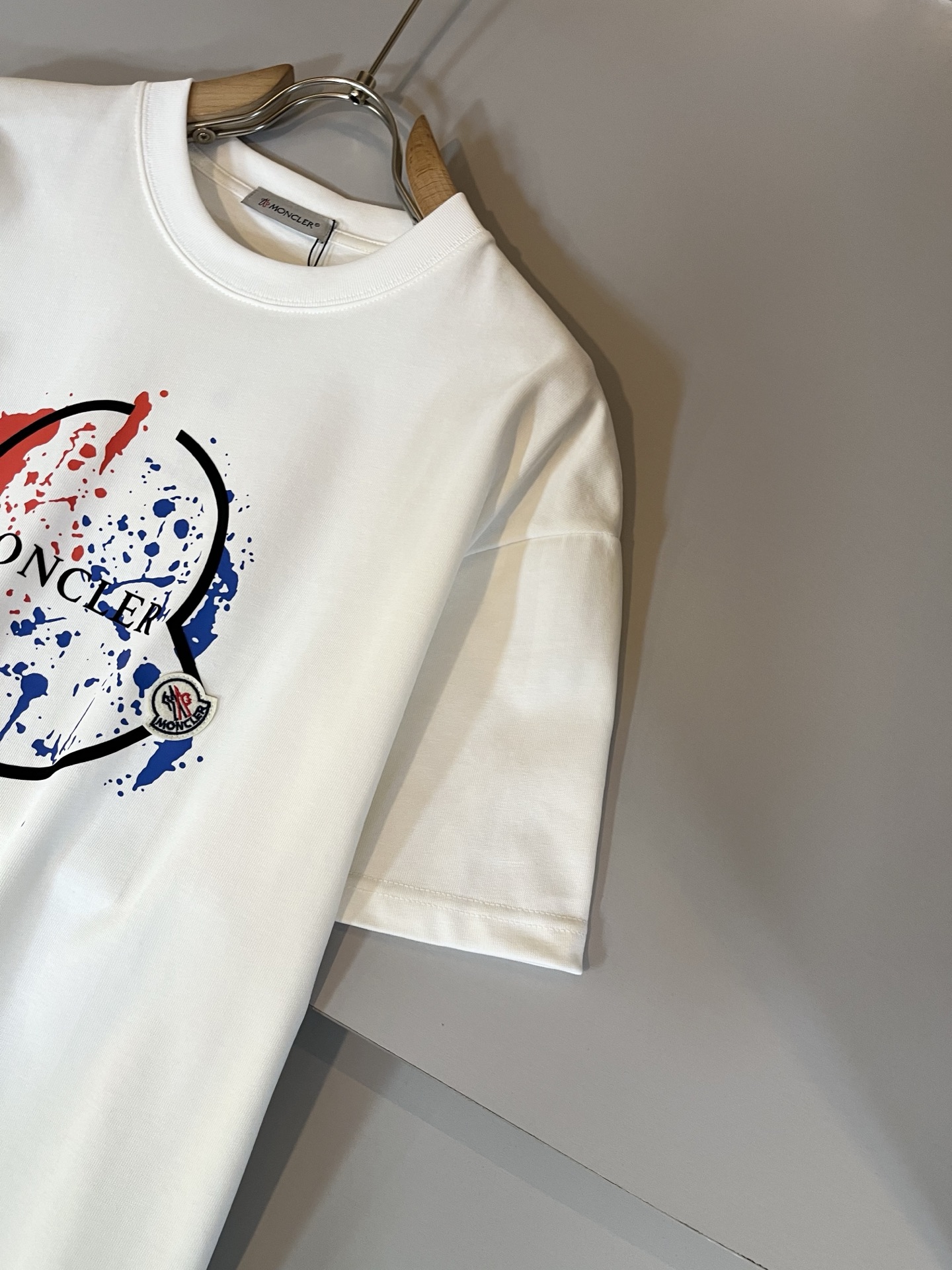   Moncler蒙家 2025春夏最新男女同款👫贸易订单短袖T恤，全品相！！网红款！采用logo图案印