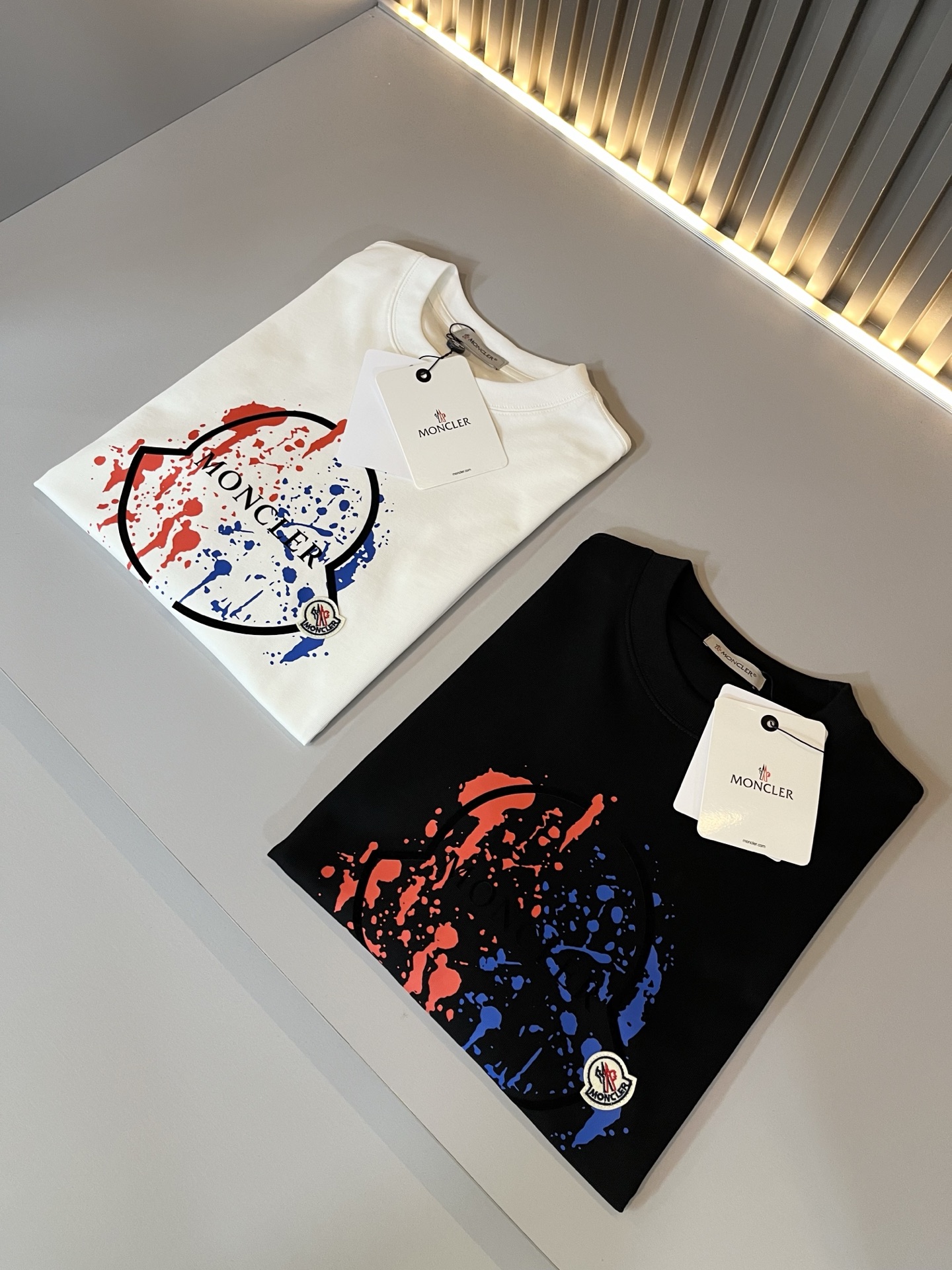   Moncler蒙家 2025春夏最新男女同款👫贸易订单短袖T恤，全品相！！网红款！采用logo图案印