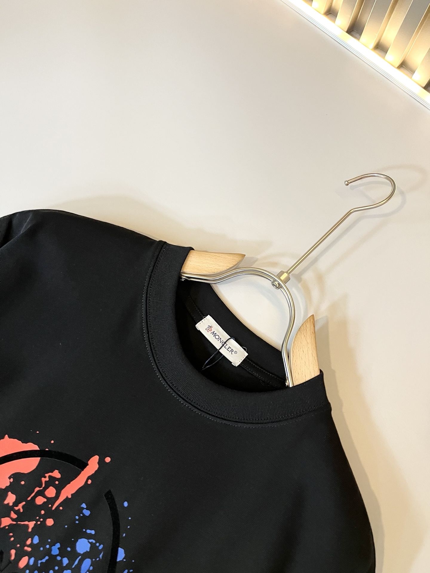   Moncler蒙家 2025春夏最新男女同款👫贸易订单短袖T恤，全品相！！网红款！采用logo图案印