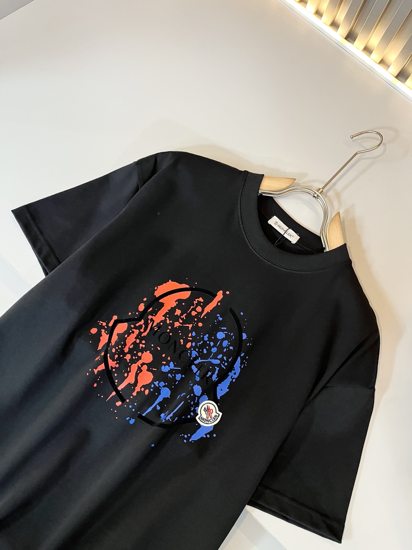   Moncler蒙家 2025春夏最新男女同款👫贸易订单短袖T恤，全品相！！网红款！采用logo图案印