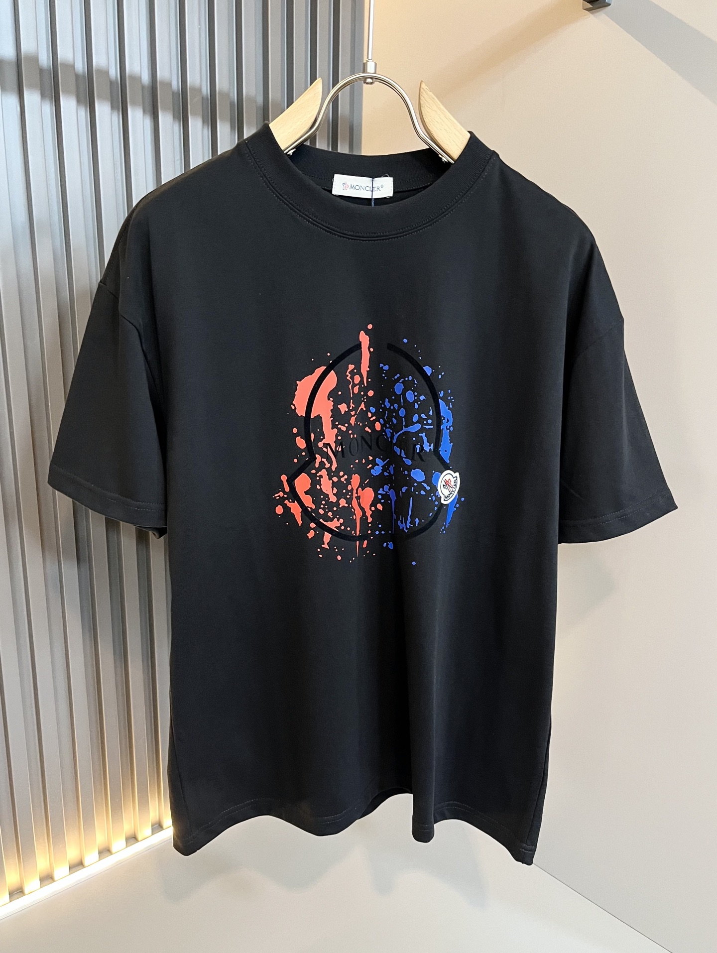   Moncler蒙家 2025春夏最新男女同款👫贸易订单短袖T恤，全品相！！网红款！采用logo图案印