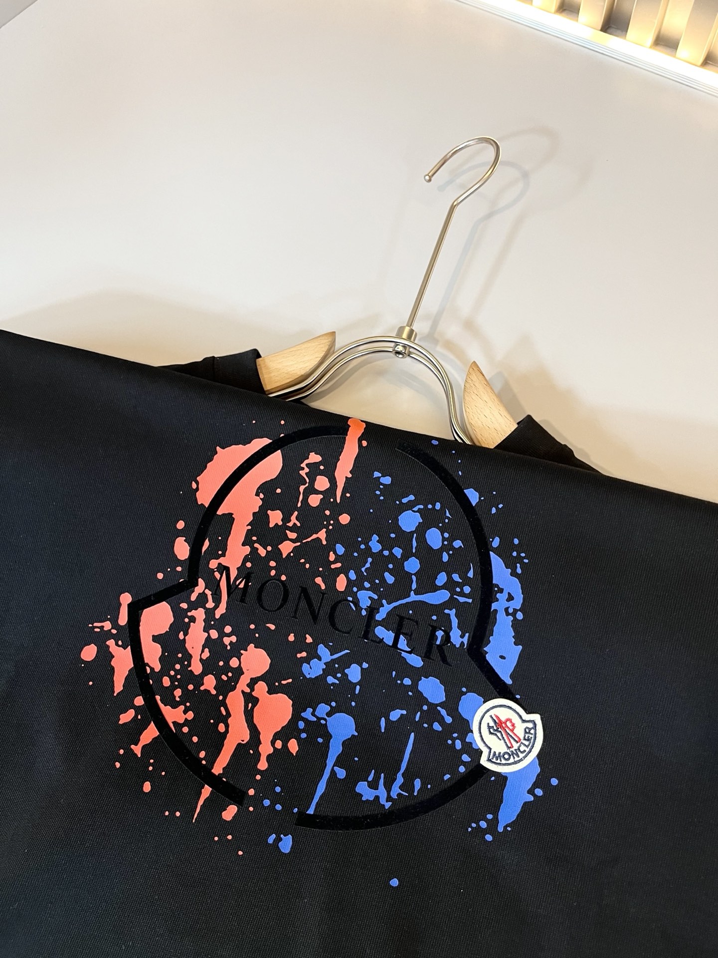   Moncler蒙家 2025春夏最新男女同款👫贸易订单短袖T恤，全品相！！网红款！采用logo图案印