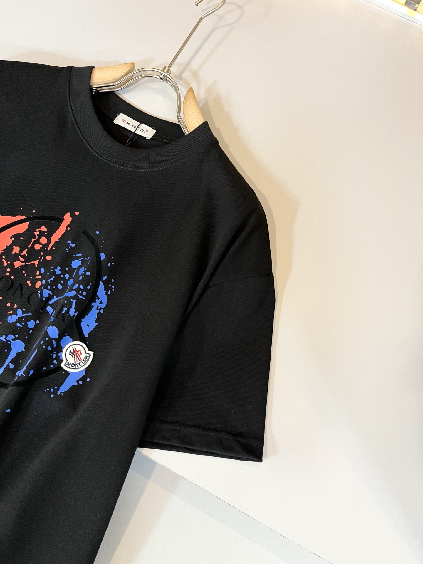   Moncler蒙家 2025春夏最新男女同款👫贸易订单短袖T恤，全品相！！网红款！采用logo图案印