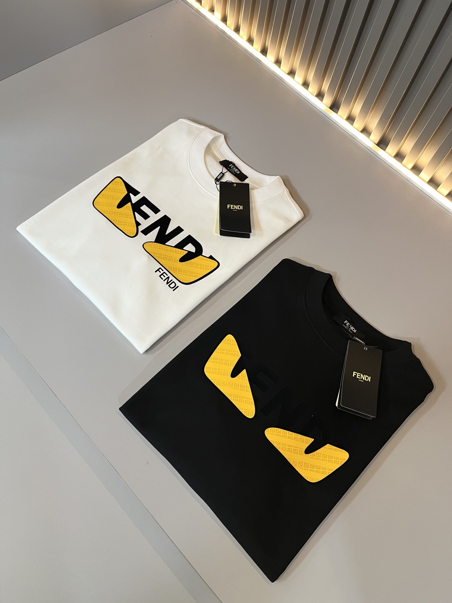   FEN*I 芬*迪2025春夏新款FD家族FF男女同款👫短袖T恤，男女同款👫百搭极简短袖。意大利原厂
