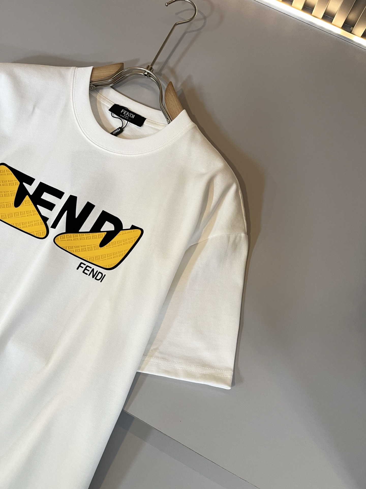   FEN*I 芬*迪2025春夏新款FD家族FF男女同款👫短袖T恤，男女同款👫百搭极简短袖。意大利原厂