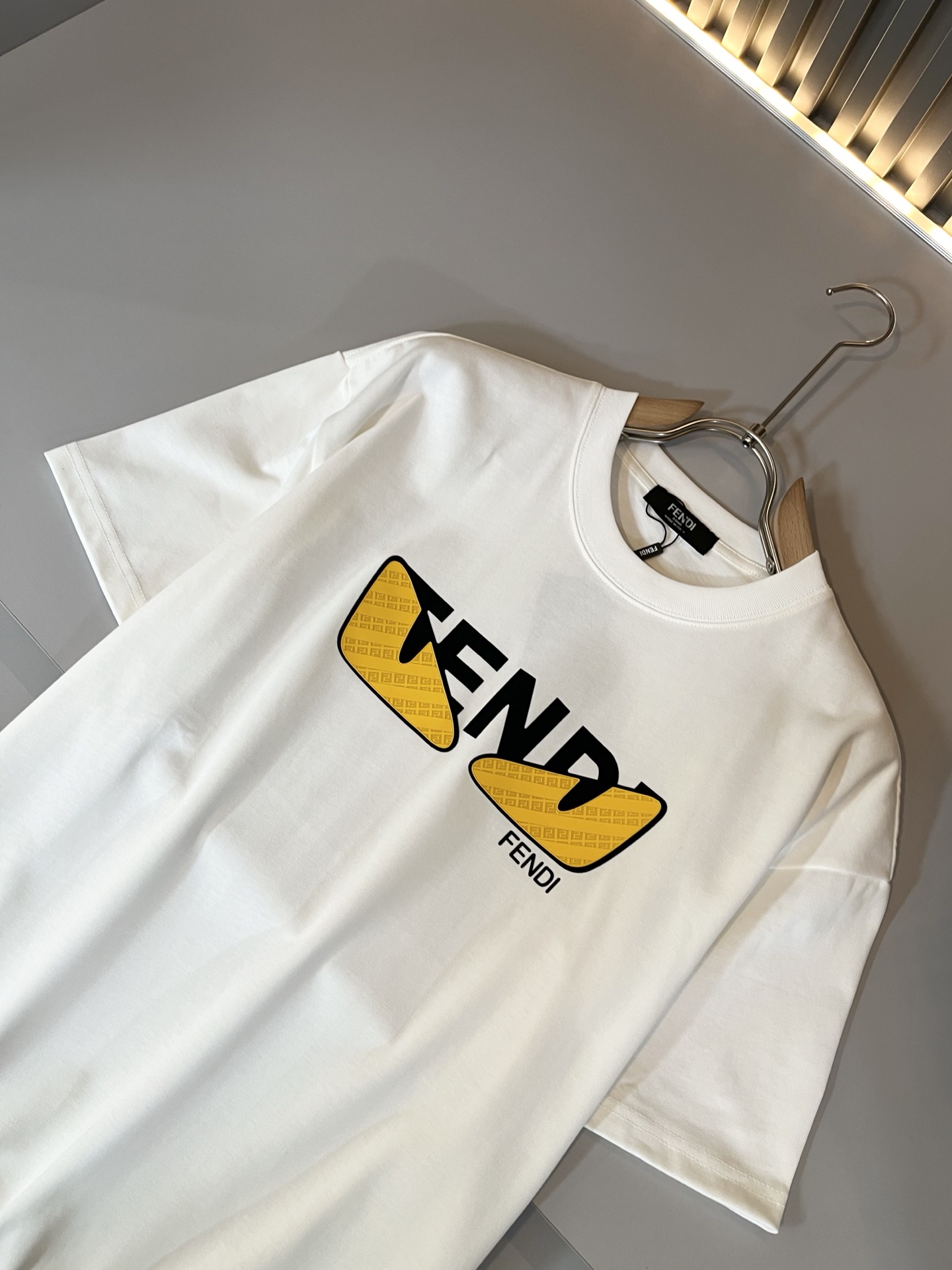   FEN*I 芬*迪2025春夏新款FD家族FF男女同款👫短袖T恤，男女同款👫百搭极简短袖。意大利原厂