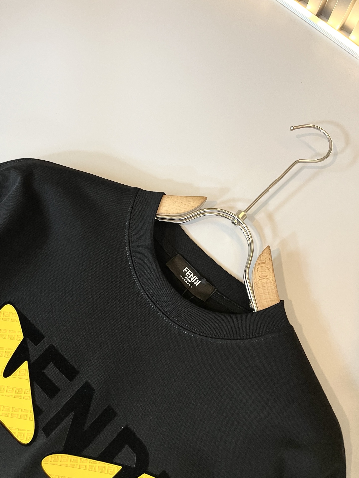   FEN*I 芬*迪2025春夏新款FD家族FF男女同款👫短袖T恤，男女同款👫百搭极简短袖。意大利原厂