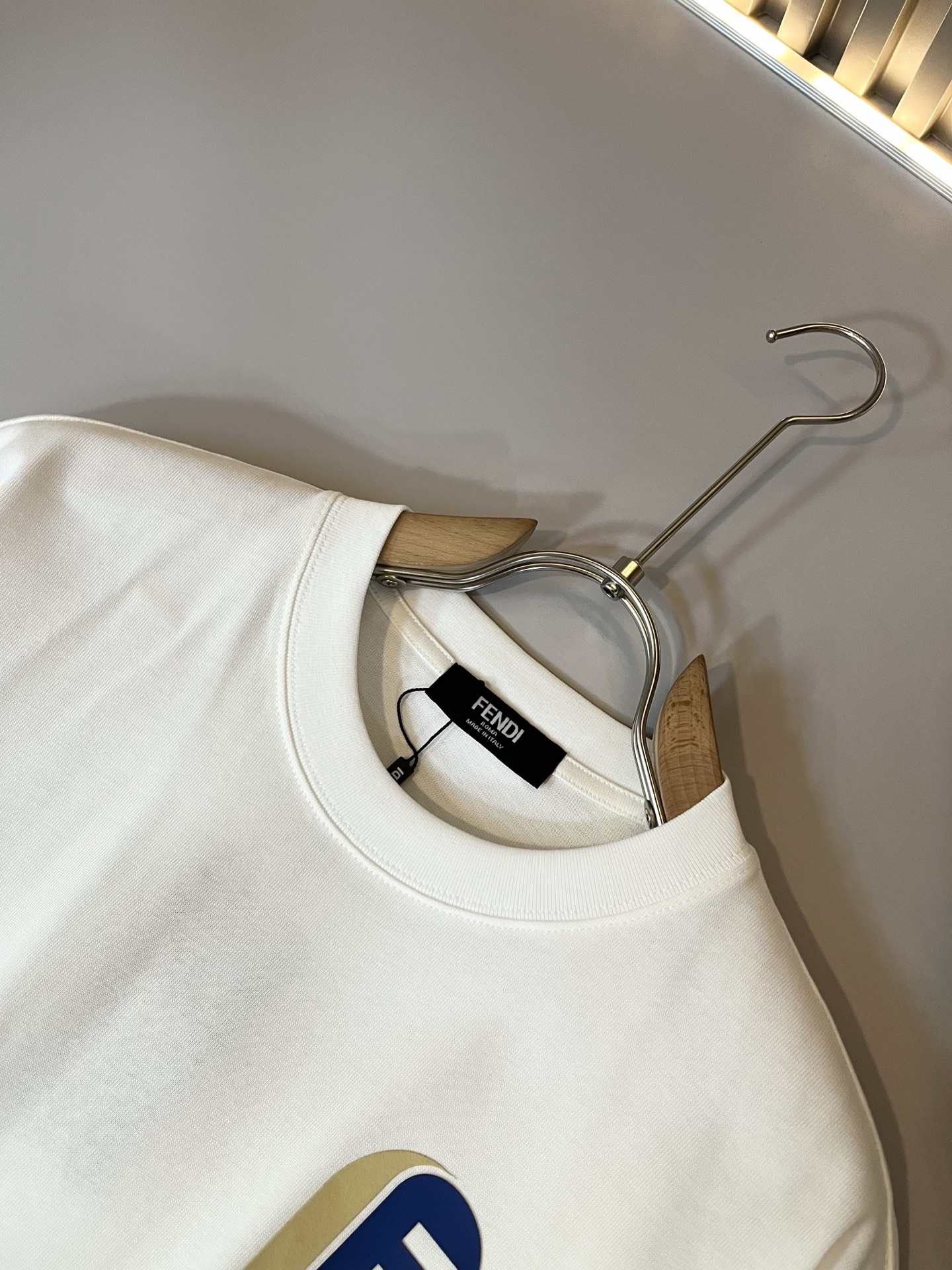   FEN*I 芬*迪2025春夏新款FD家族FF男女同款👫短袖T恤，男女同款👫百搭极简短袖。意大利原厂