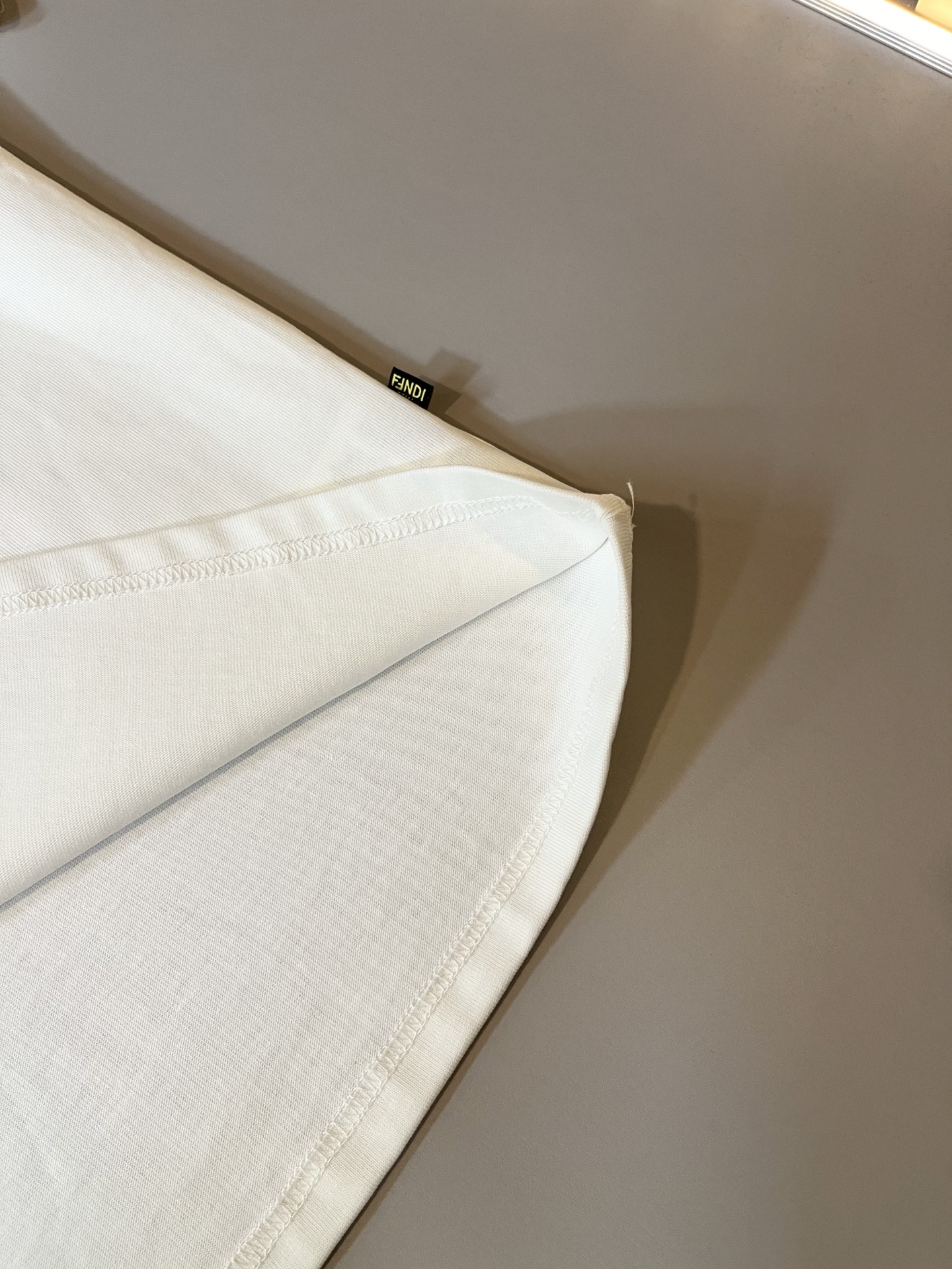   FEN*I 芬*迪2025春夏新款FD家族FF男女同款👫短袖T恤，男女同款👫百搭极简短袖。意大利原厂