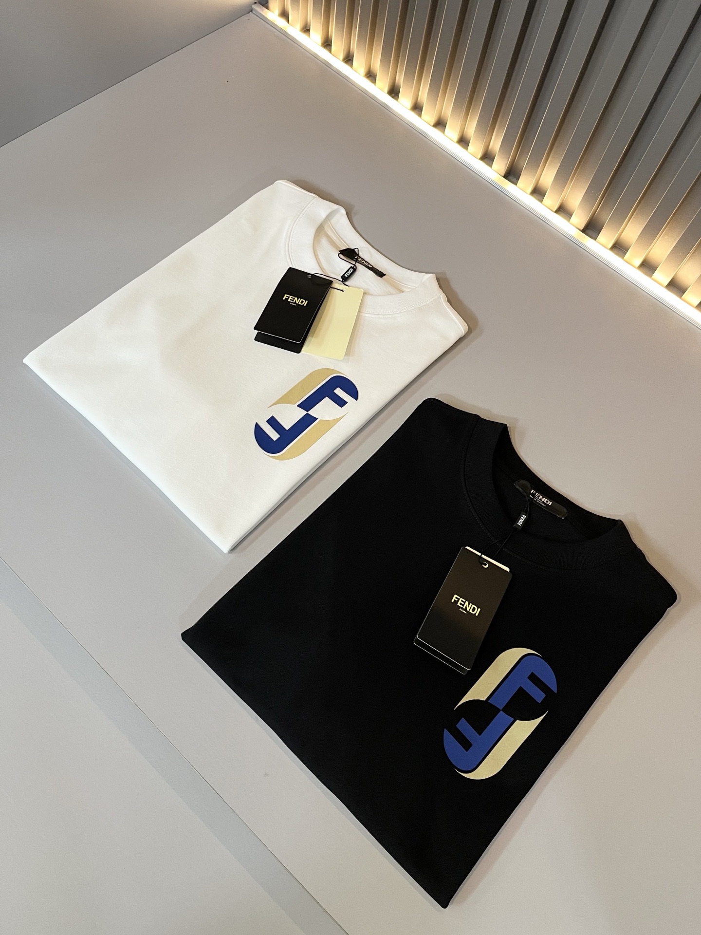   FEN*I 芬*迪2025春夏新款FD家族FF男女同款👫短袖T恤，男女同款👫百搭极简短袖。意大利原厂