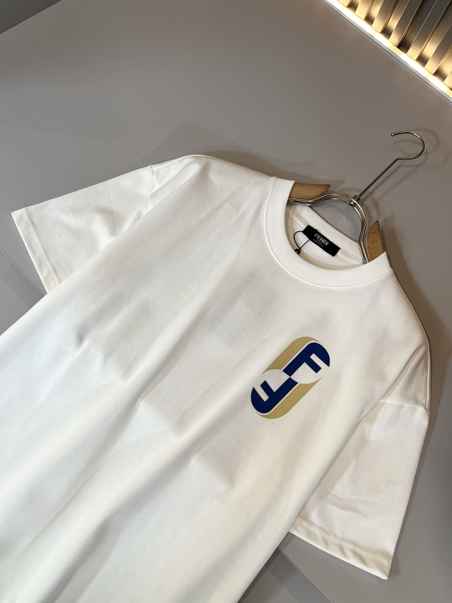   FEN*I 芬*迪2025春夏新款FD家族FF男女同款👫短袖T恤，男女同款👫百搭极简短袖。意大利原厂