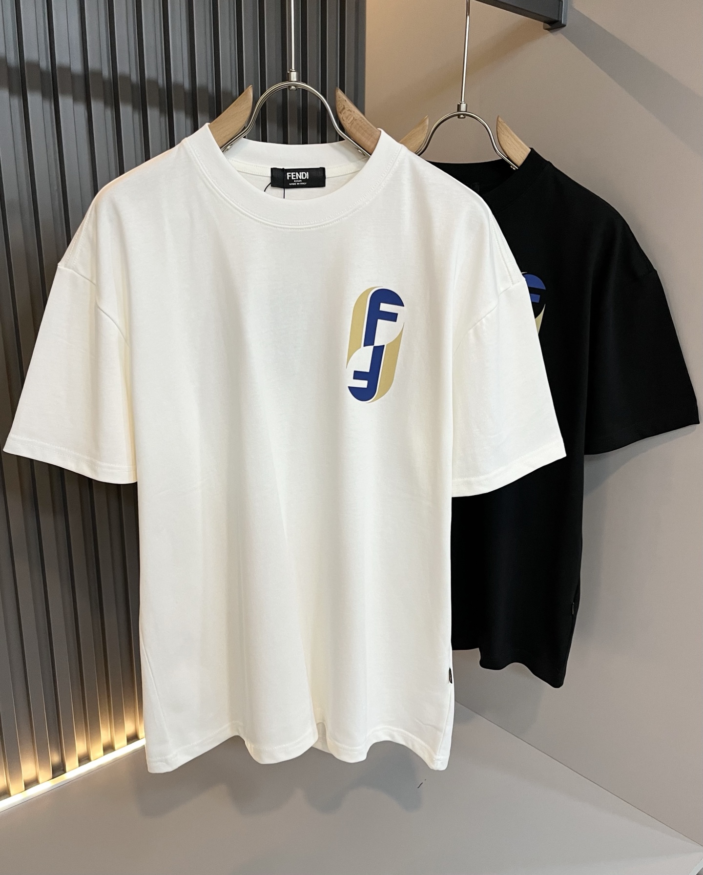   FEN*I 芬*迪2025春夏新款FD家族FF男女同款👫短袖T恤，男女同款👫百搭极简短袖。意大利原厂