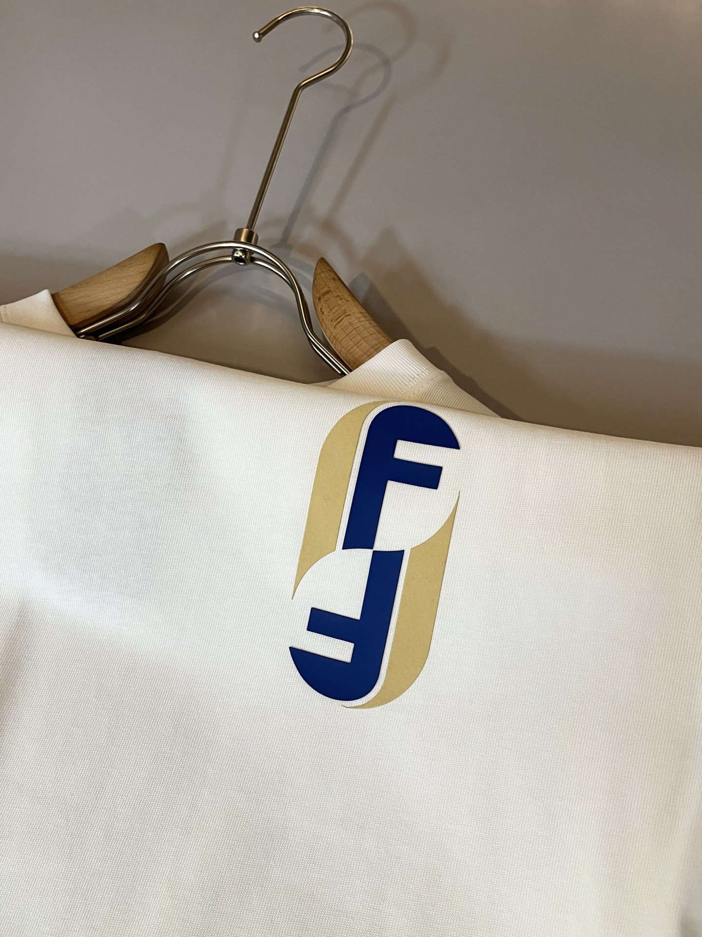   FEN*I 芬*迪2025春夏新款FD家族FF男女同款👫短袖T恤，男女同款👫百搭极简短袖。意大利原厂