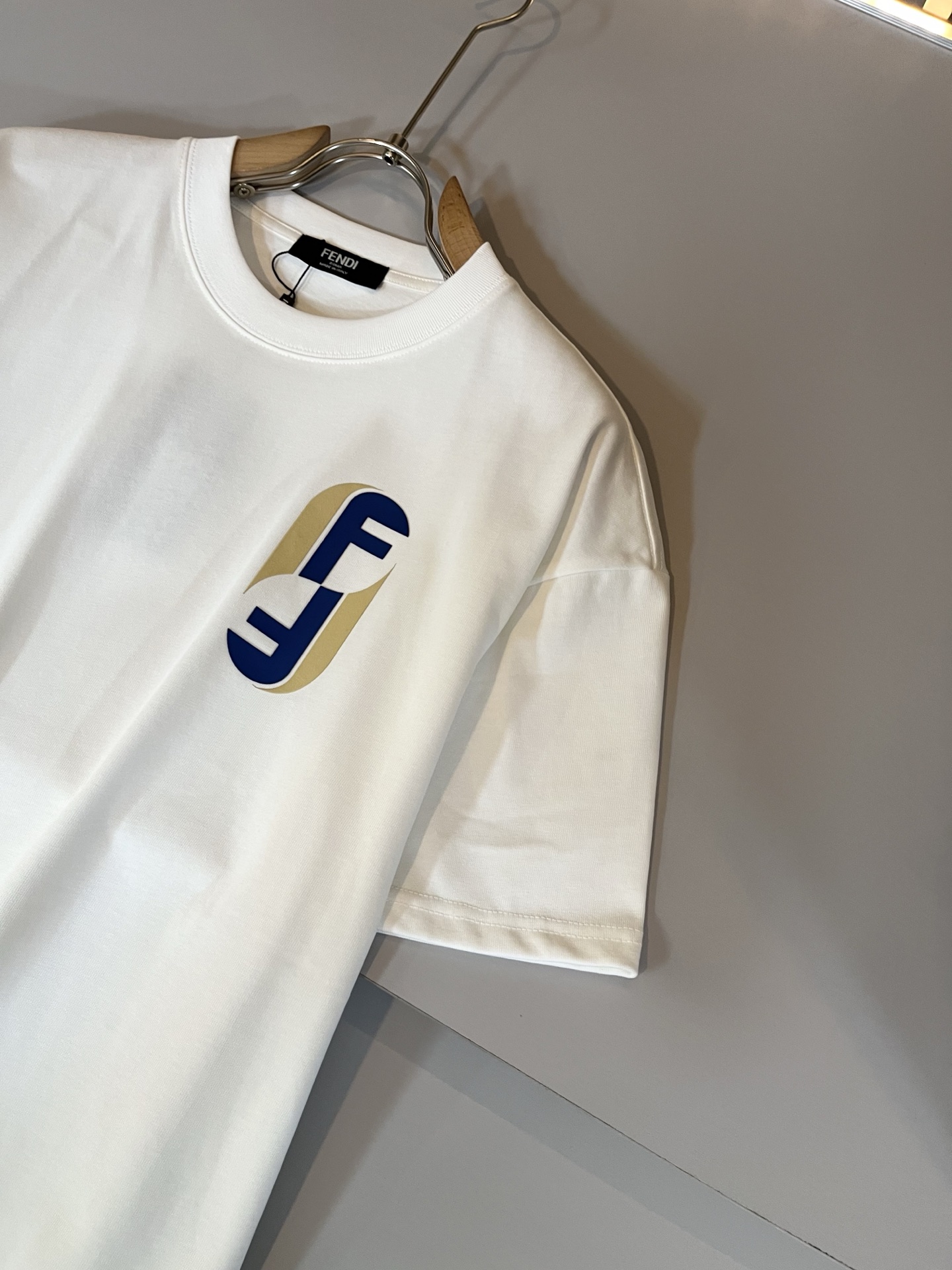   FEN*I 芬*迪2025春夏新款FD家族FF男女同款👫短袖T恤，男女同款👫百搭极简短袖。意大利原厂