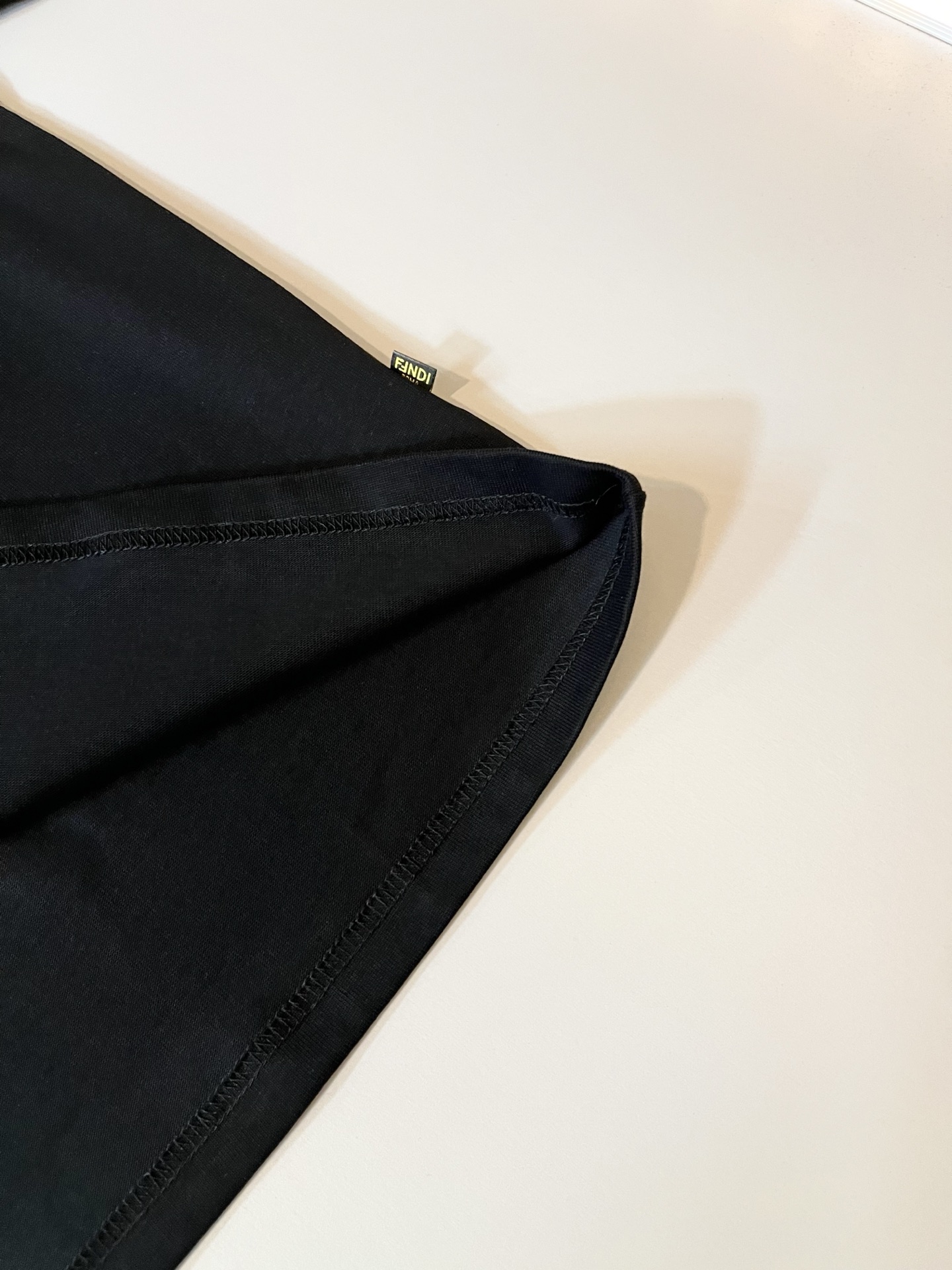   FEN*I 芬*迪2025春夏新款FD家族FF男女同款👫短袖T恤，男女同款👫百搭极简短袖。意大利原厂