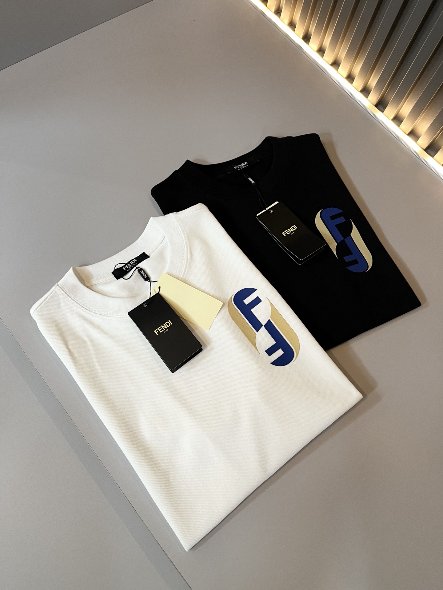   FEN*I 芬*迪2025春夏新款FD家族FF男女同款👫短袖T恤，男女同款👫百搭极简短袖。意大利原厂
