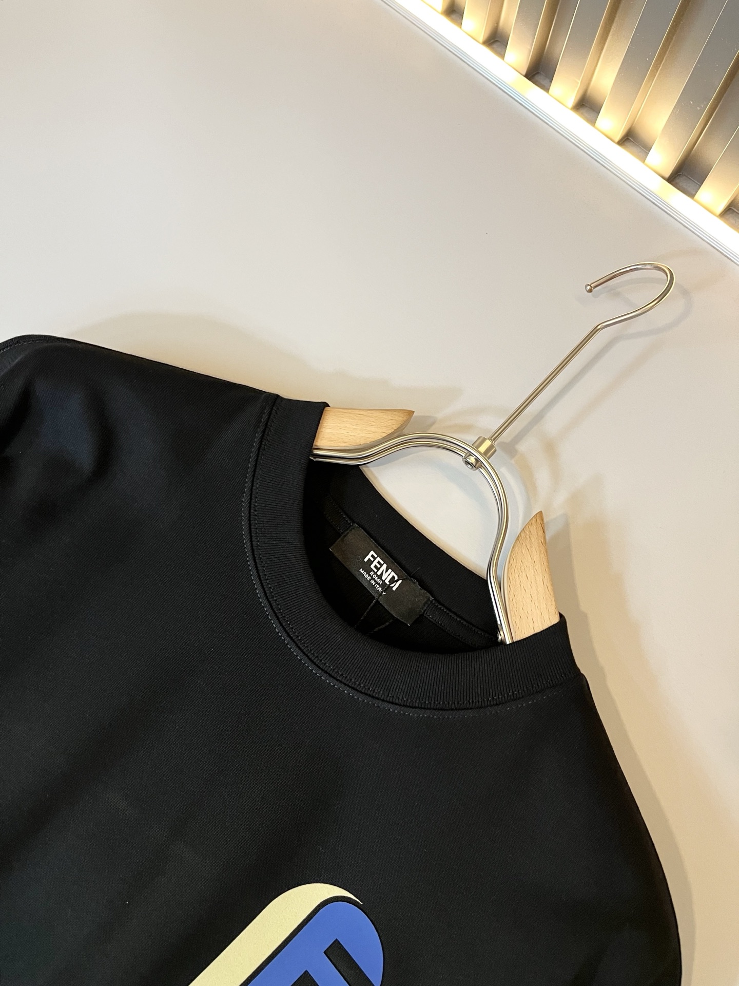   FEN*I 芬*迪2025春夏新款FD家族FF男女同款👫短袖T恤，男女同款👫百搭极简短袖。意大利原厂