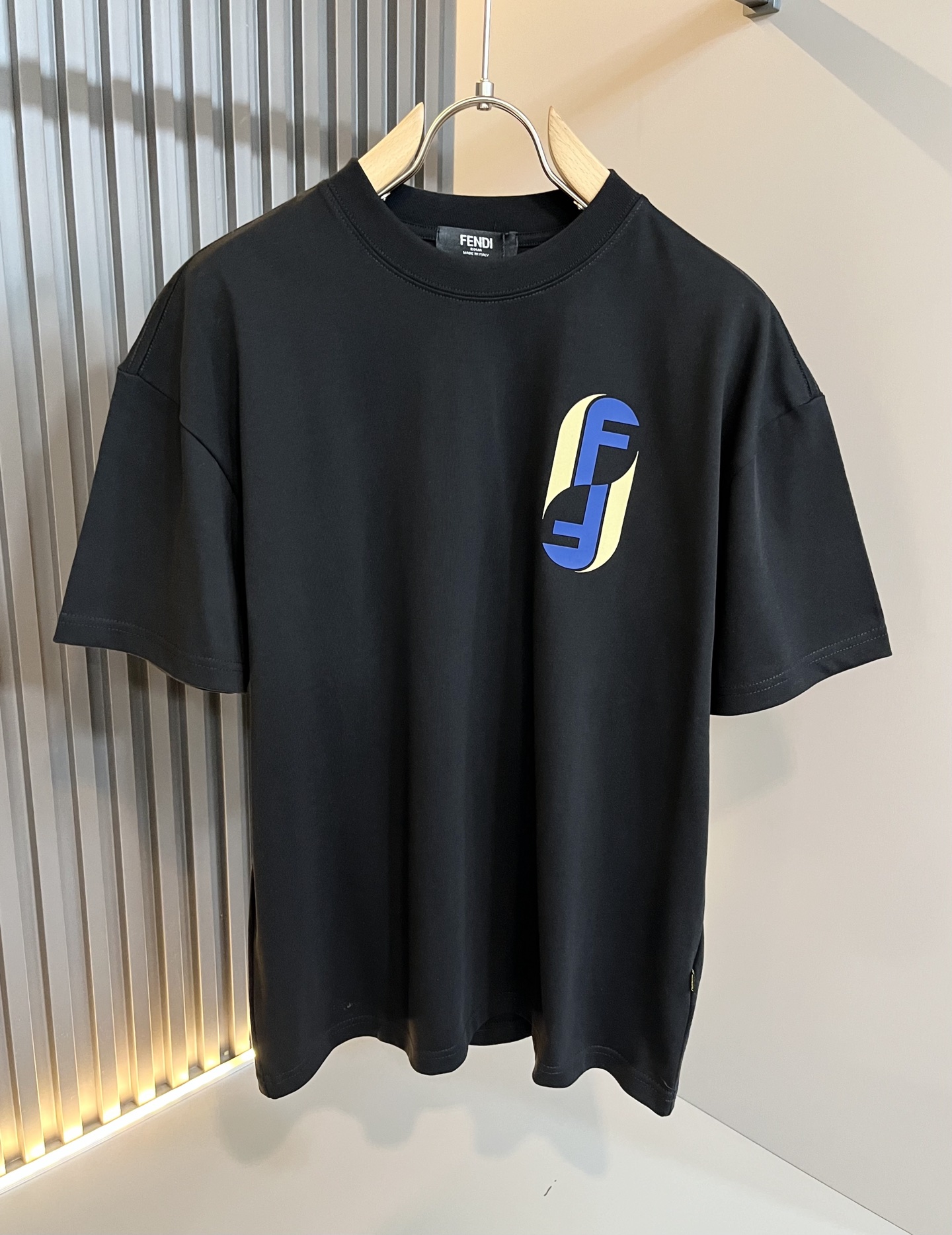   FEN*I 芬*迪2025春夏新款FD家族FF男女同款👫短袖T恤，男女同款👫百搭极简短袖。意大利原厂
