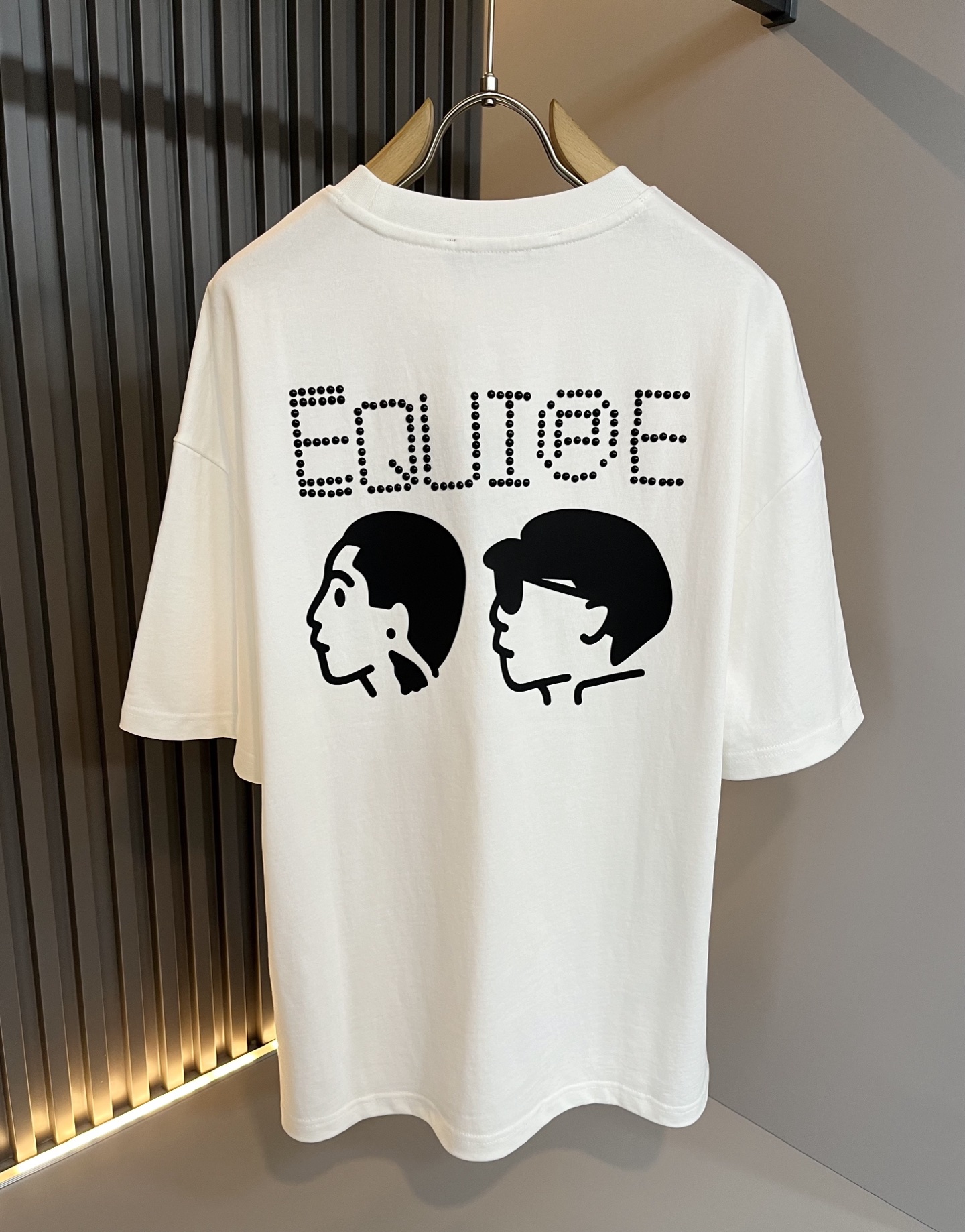  LouisVuitt*路易*登 2025春夏全新系列单品上线，非常时髦前卫的一款男女同款休闲套装，标识