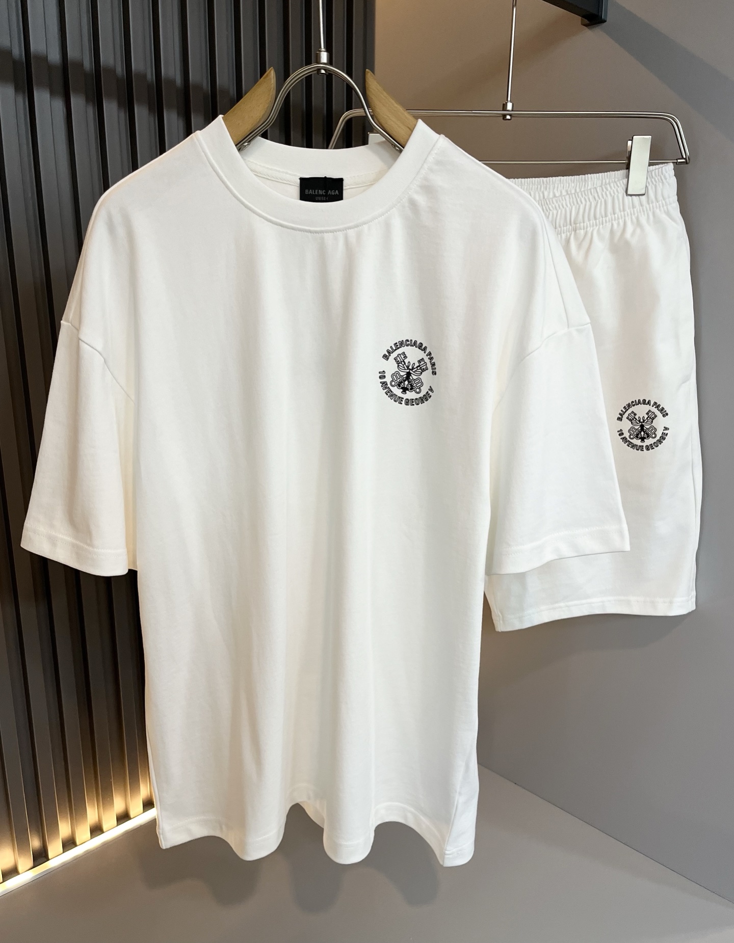  BALENCI*GA巴黎*家 2025春夏新款男女同款👫休闲套装，走秀图案印花时尚休闲短袖T恤衫！设计